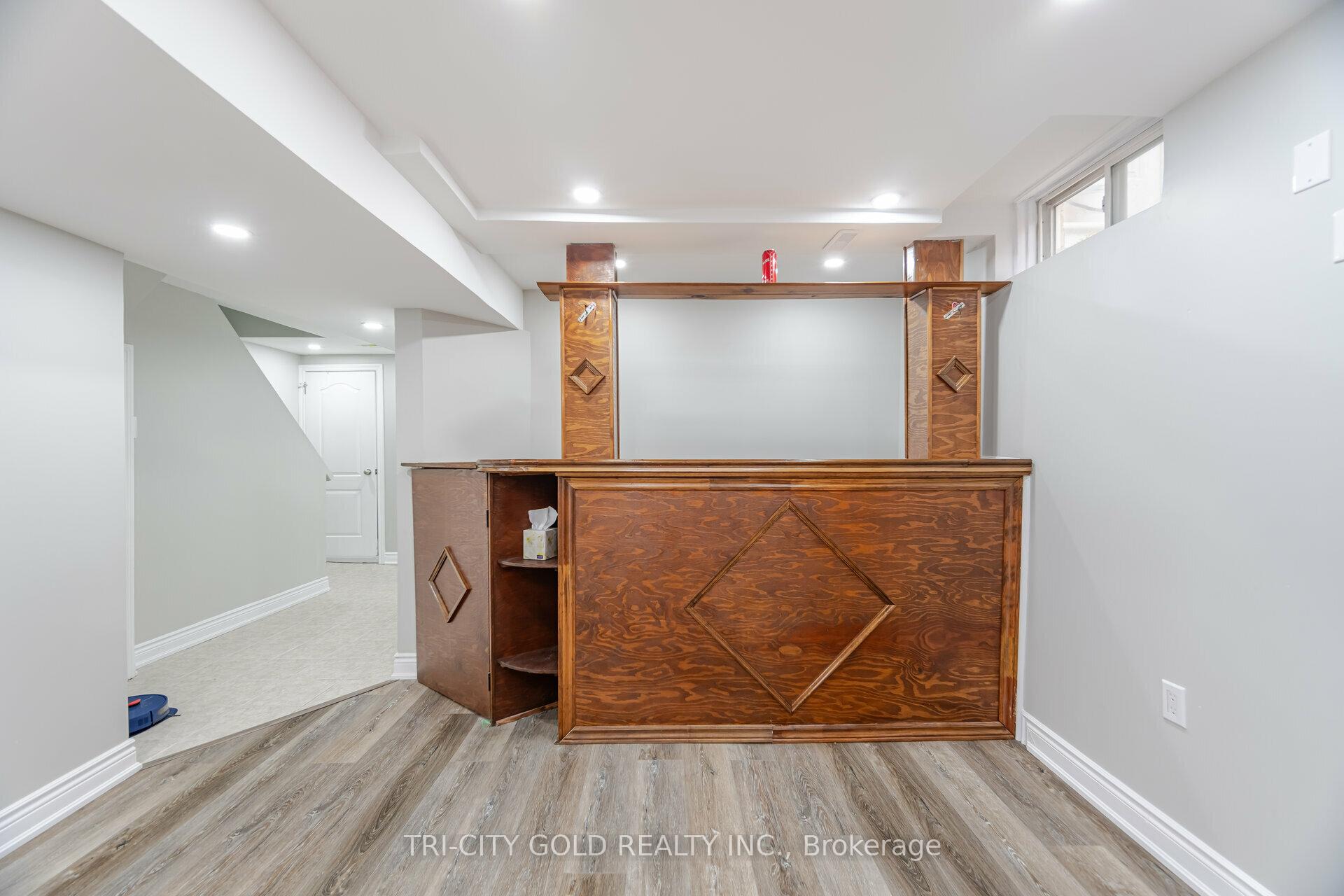 Photo 26 of 92 Newbridge Crescent, Brampton, Westgate — HOMEH