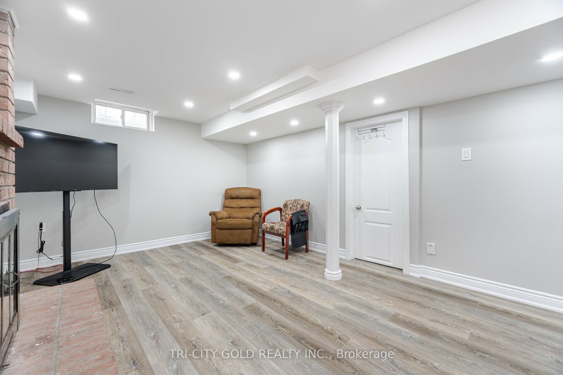 Photo 30 of 92 Newbridge Crescent, Brampton, Westgate — HOMEH