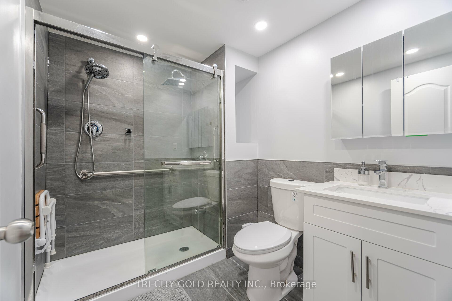 Photo 27 of 92 Newbridge Crescent, Brampton, Westgate — HOMEH