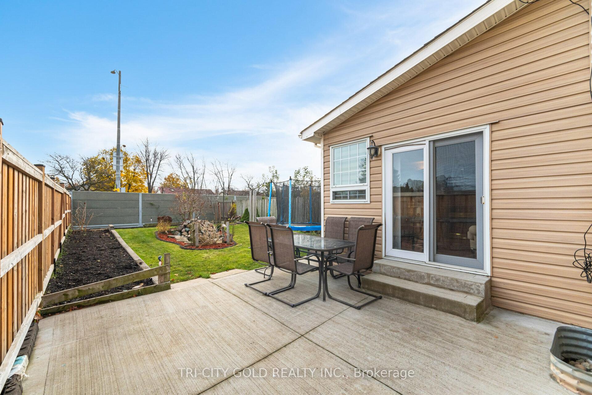 Photo 29 of 92 Newbridge Crescent, Brampton, Westgate — HOMEH