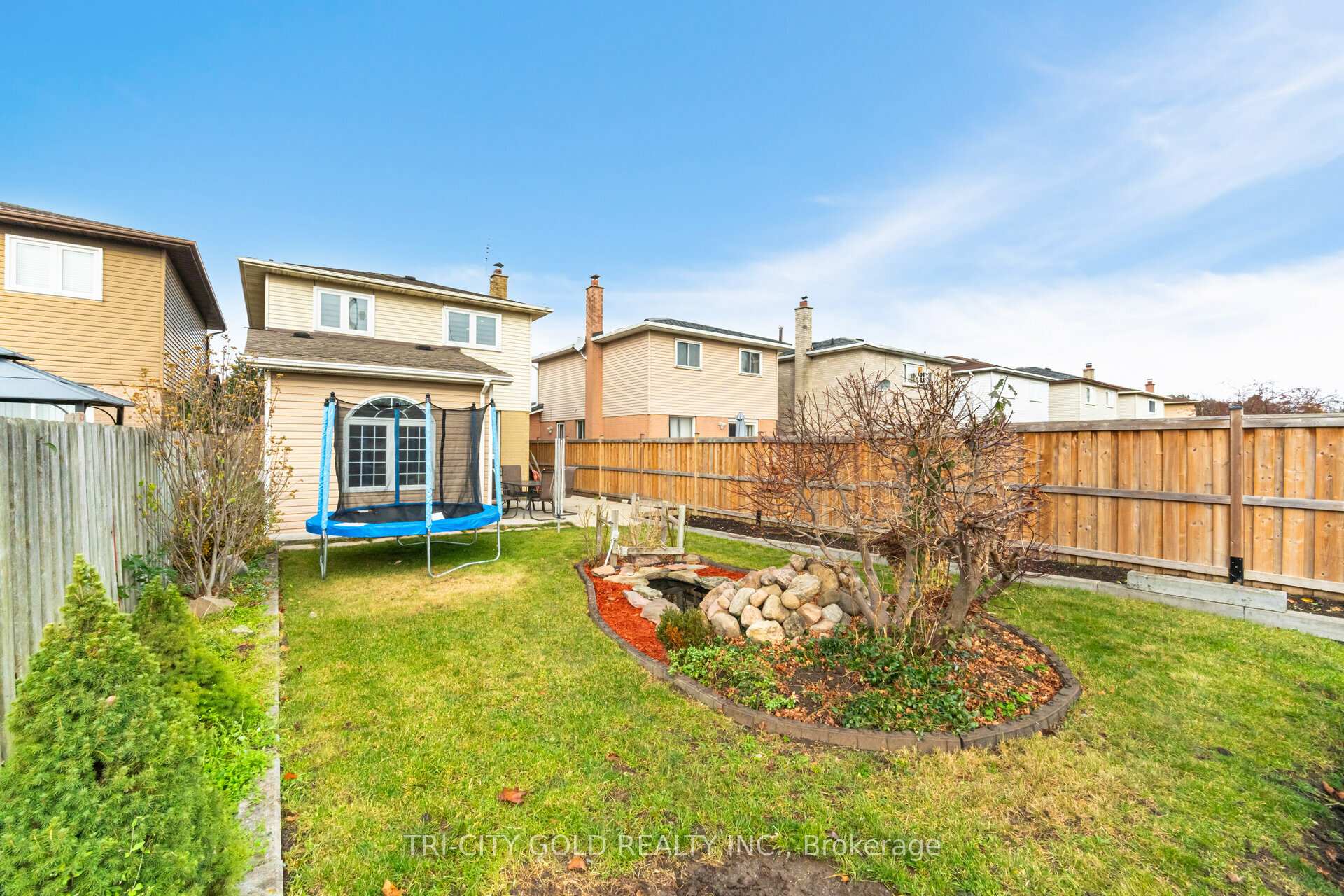 Photo 35 of 92 Newbridge Crescent, Brampton, Westgate — HOMEH