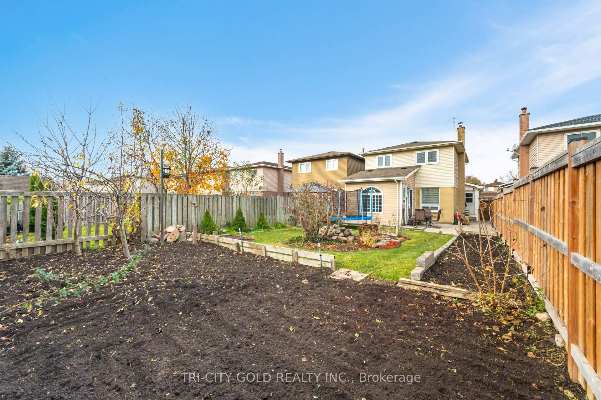 Photo 37 of 92 Newbridge Crescent, Brampton, Westgate — HOMEH