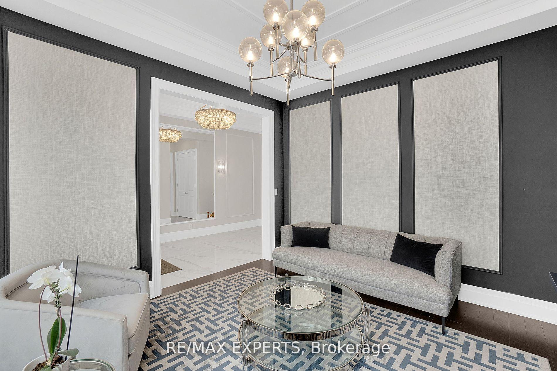 Photo 4 of 48 Rolling Green Court, Vaughan, Kleinburg — HOMEH