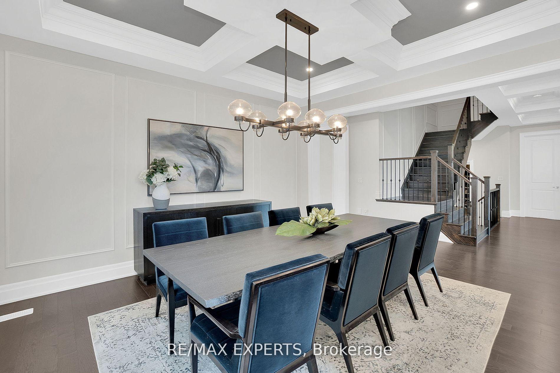 Photo 2 of 48 Rolling Green Court, Vaughan, Kleinburg — HOMEH
