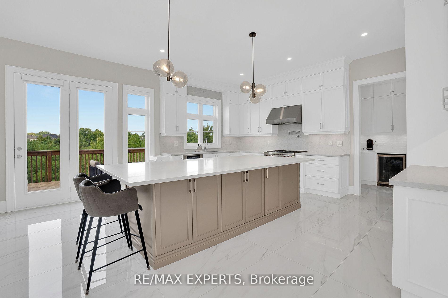 Photo 5 of 48 Rolling Green Court, Vaughan, Kleinburg — HOMEH