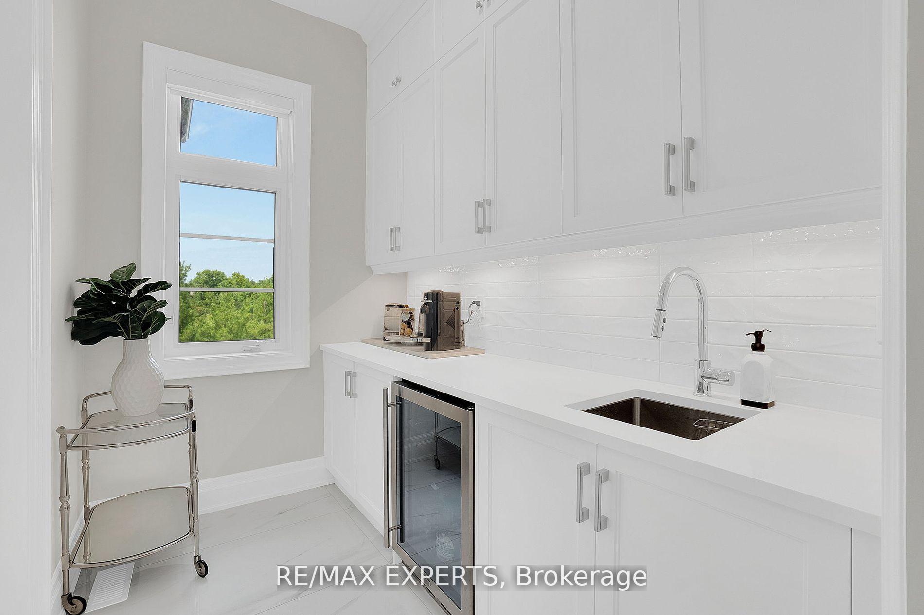Photo 10 of 48 Rolling Green Court, Vaughan, Kleinburg — HOMEH