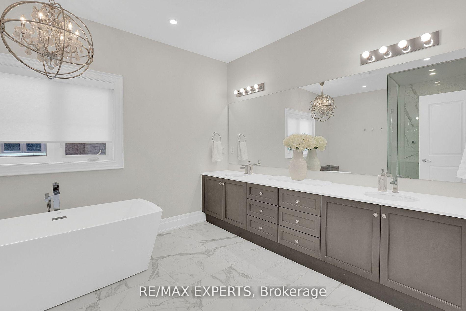 Photo 9 of 48 Rolling Green Court, Vaughan, Kleinburg — HOMEH