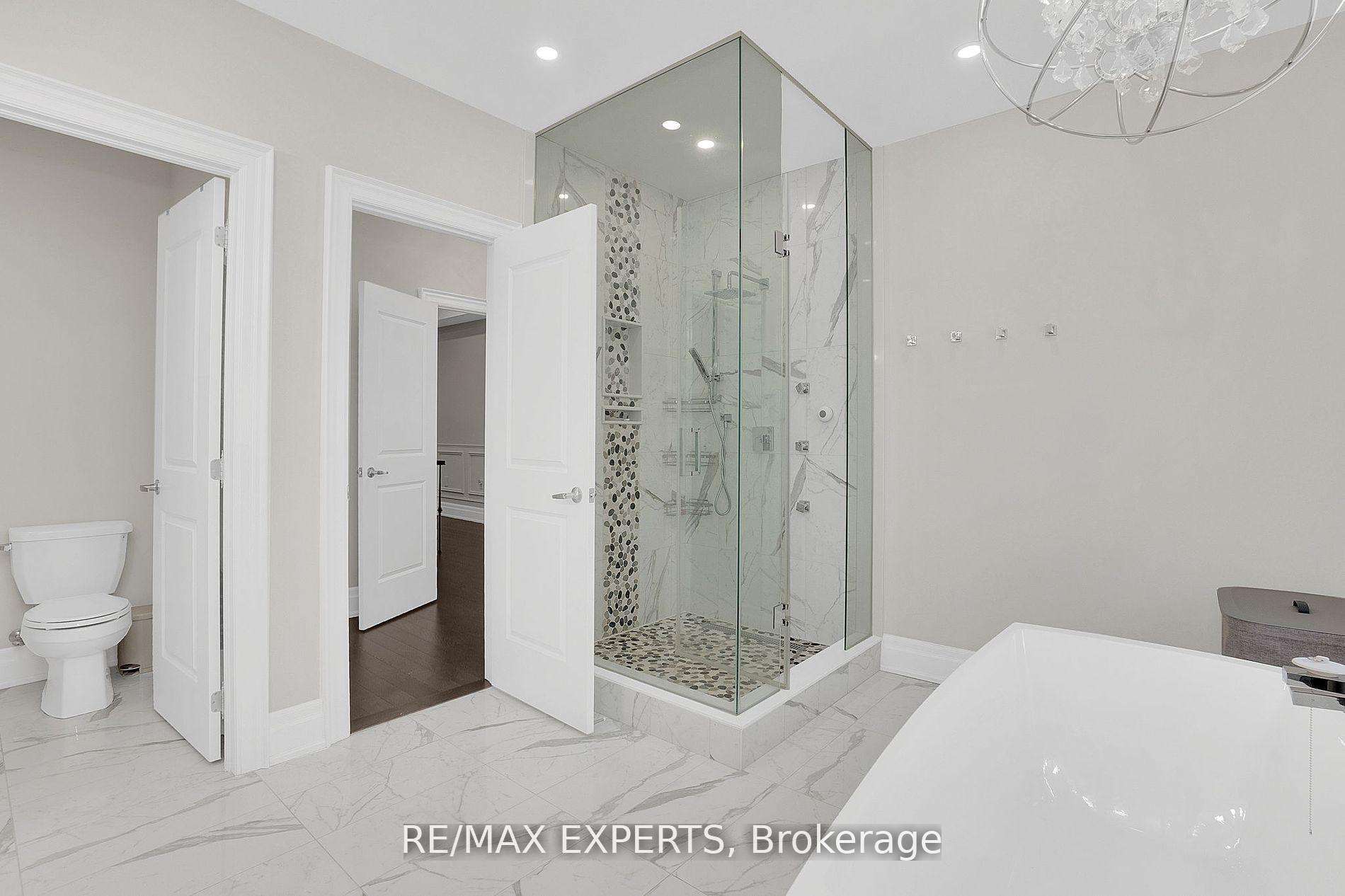 Photo 8 of 48 Rolling Green Court, Vaughan, Kleinburg — HOMEH