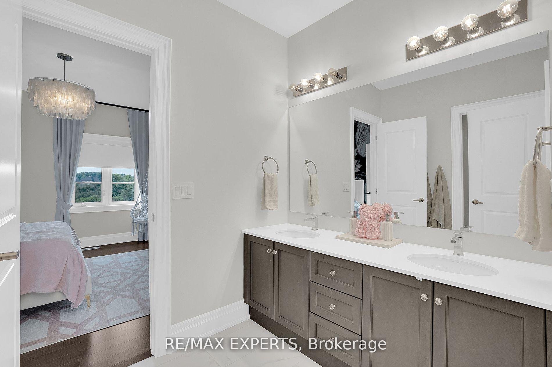 Photo 13 of 48 Rolling Green Court, Vaughan, Kleinburg — HOMEH