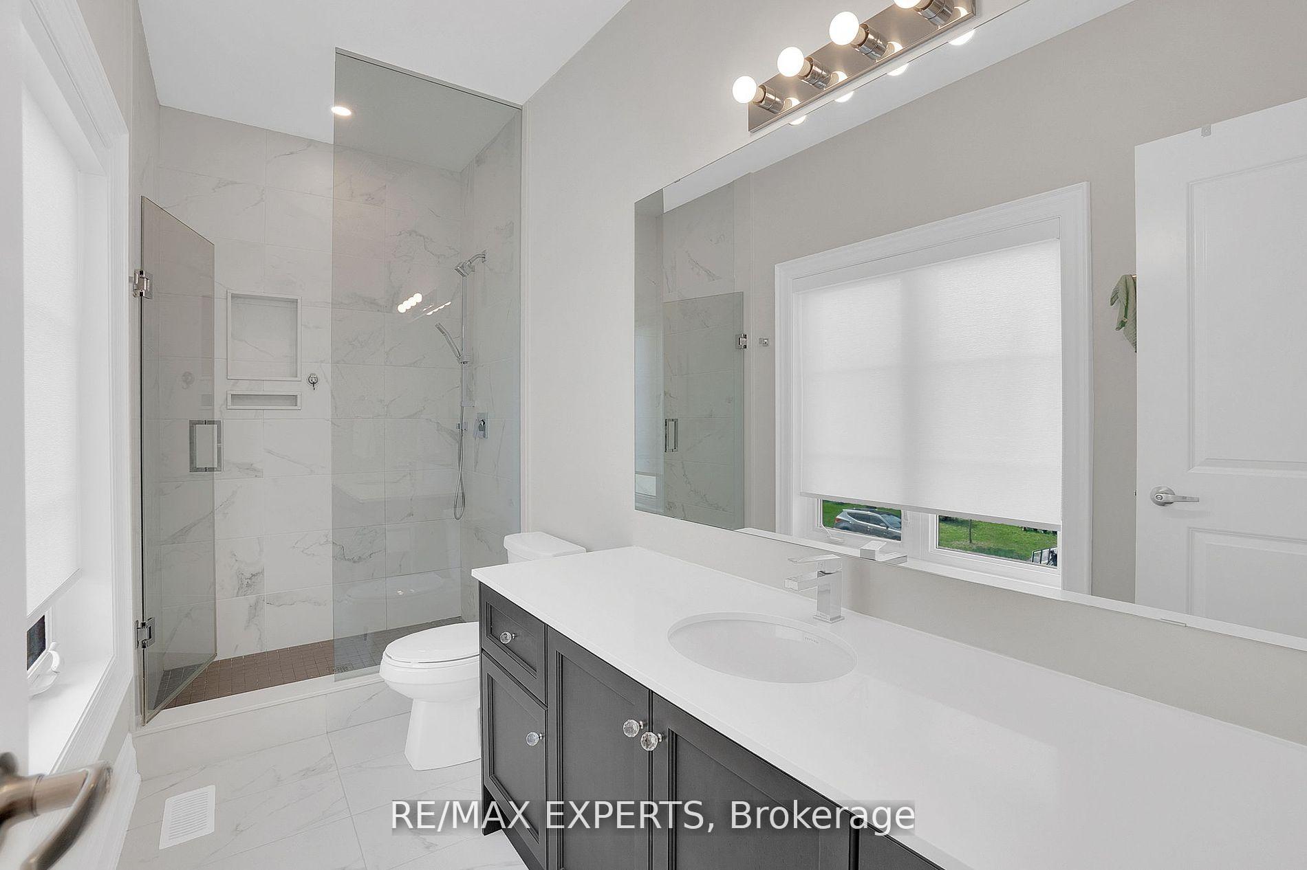 Photo 14 of 48 Rolling Green Court, Vaughan, Kleinburg — HOMEH