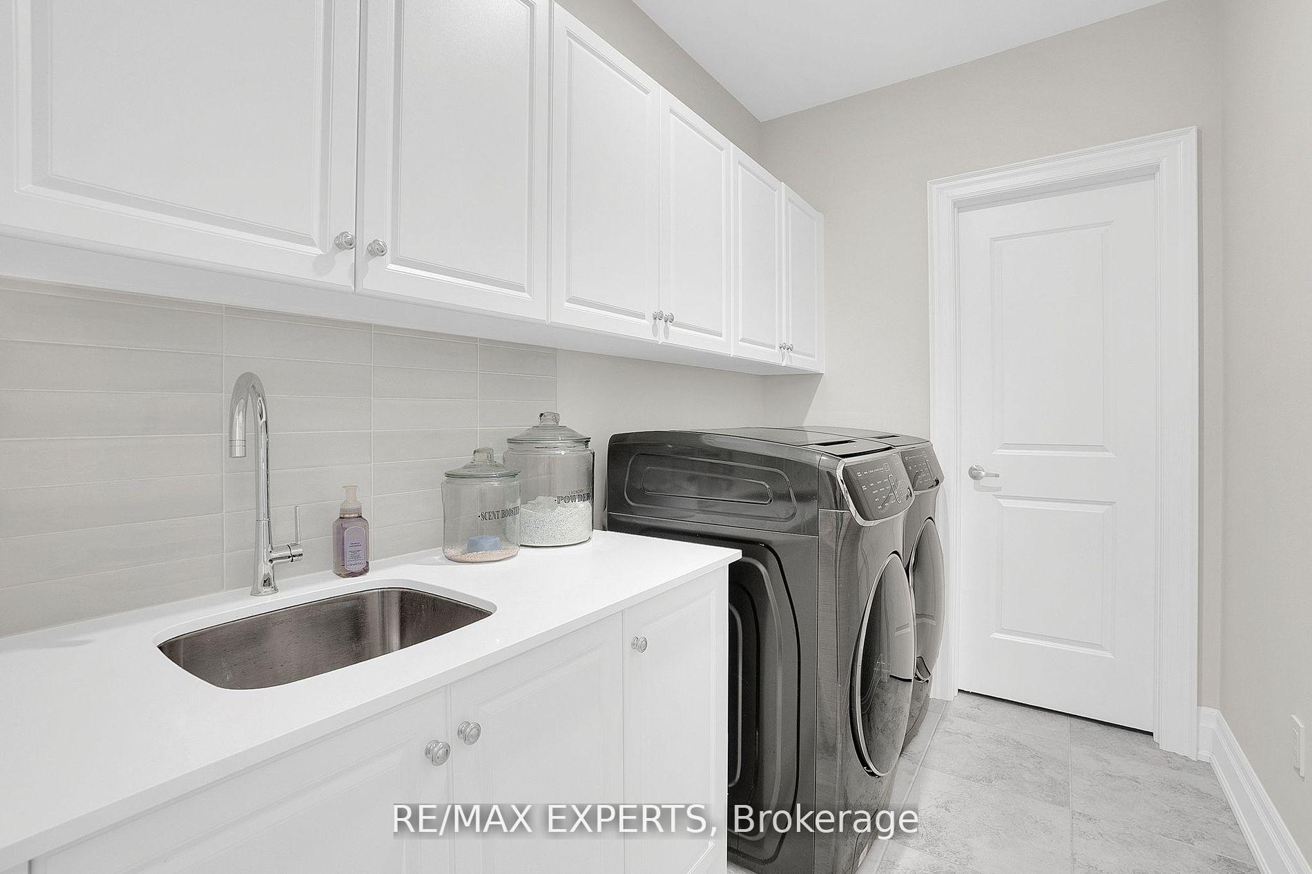 Photo 18 of 48 Rolling Green Court, Vaughan, Kleinburg — HOMEH