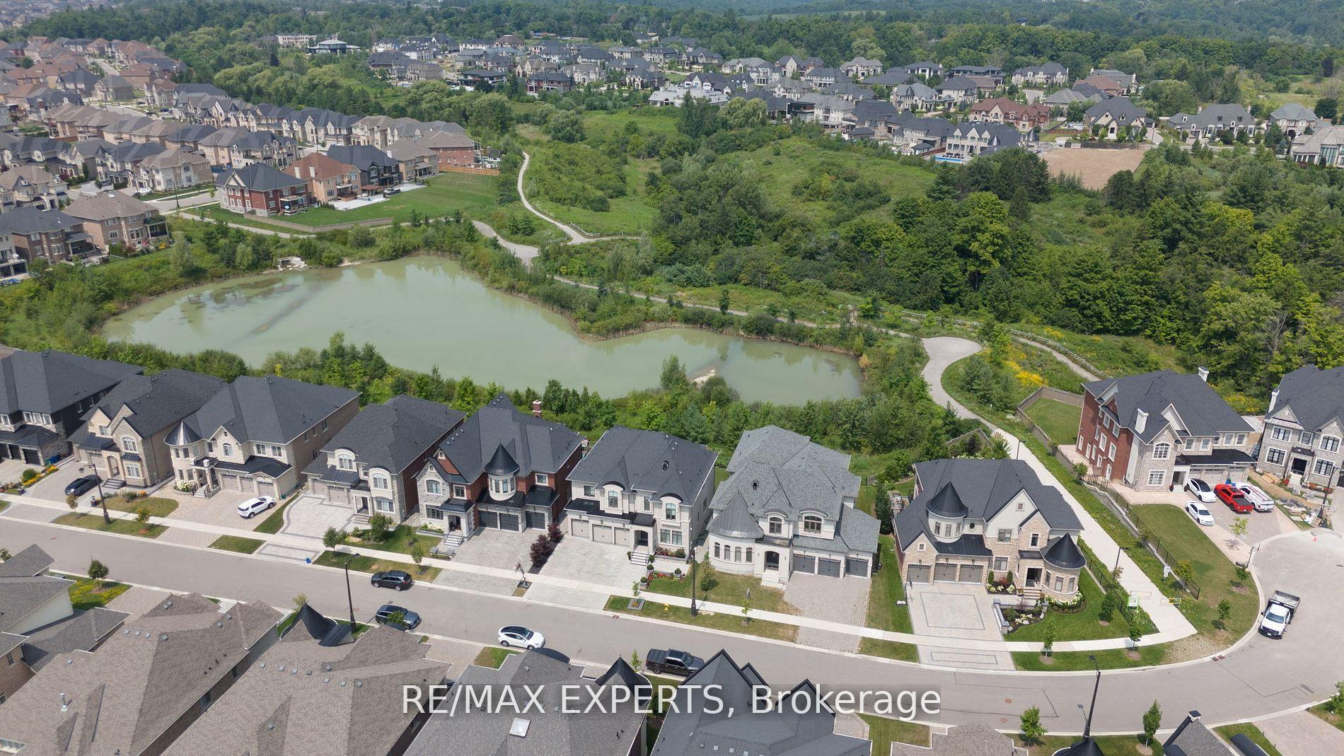 Photo 26 of 48 Rolling Green Court, Vaughan, Kleinburg — HOMEH