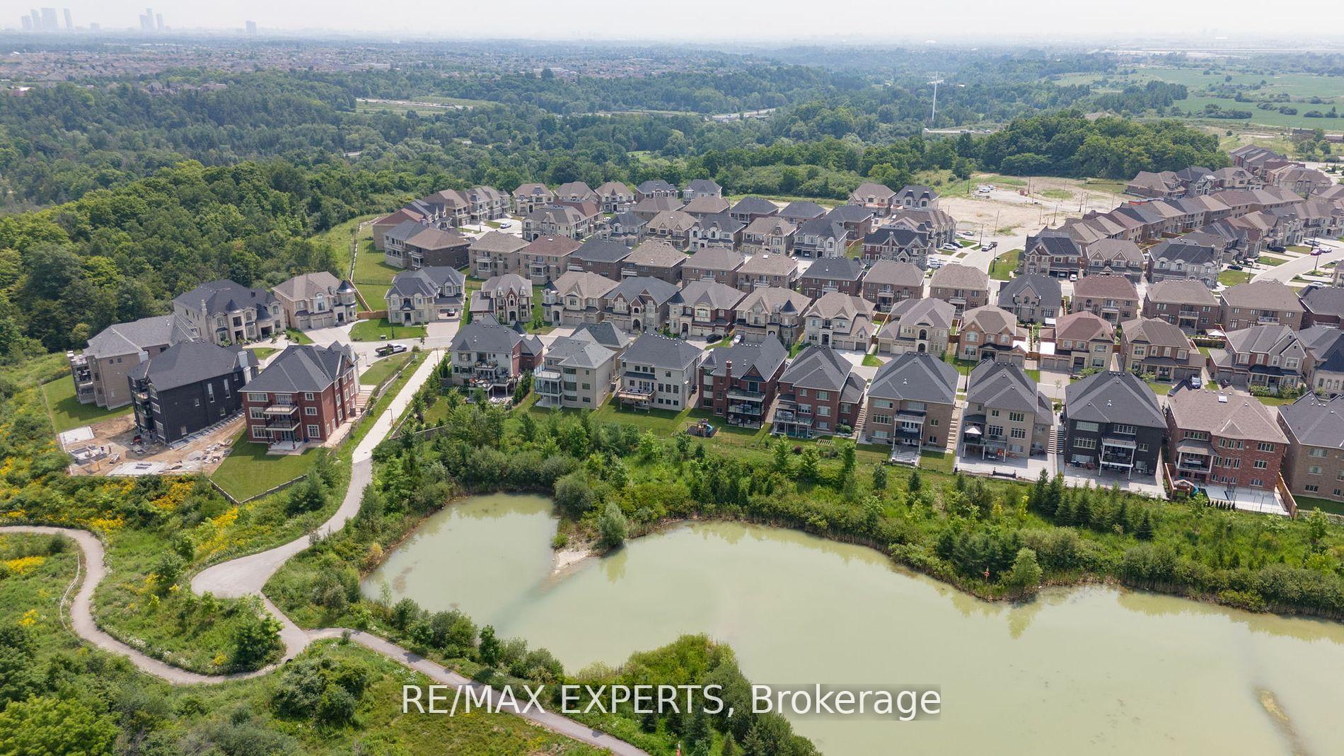 Photo 29 of 48 Rolling Green Court, Vaughan, Kleinburg — HOMEH
