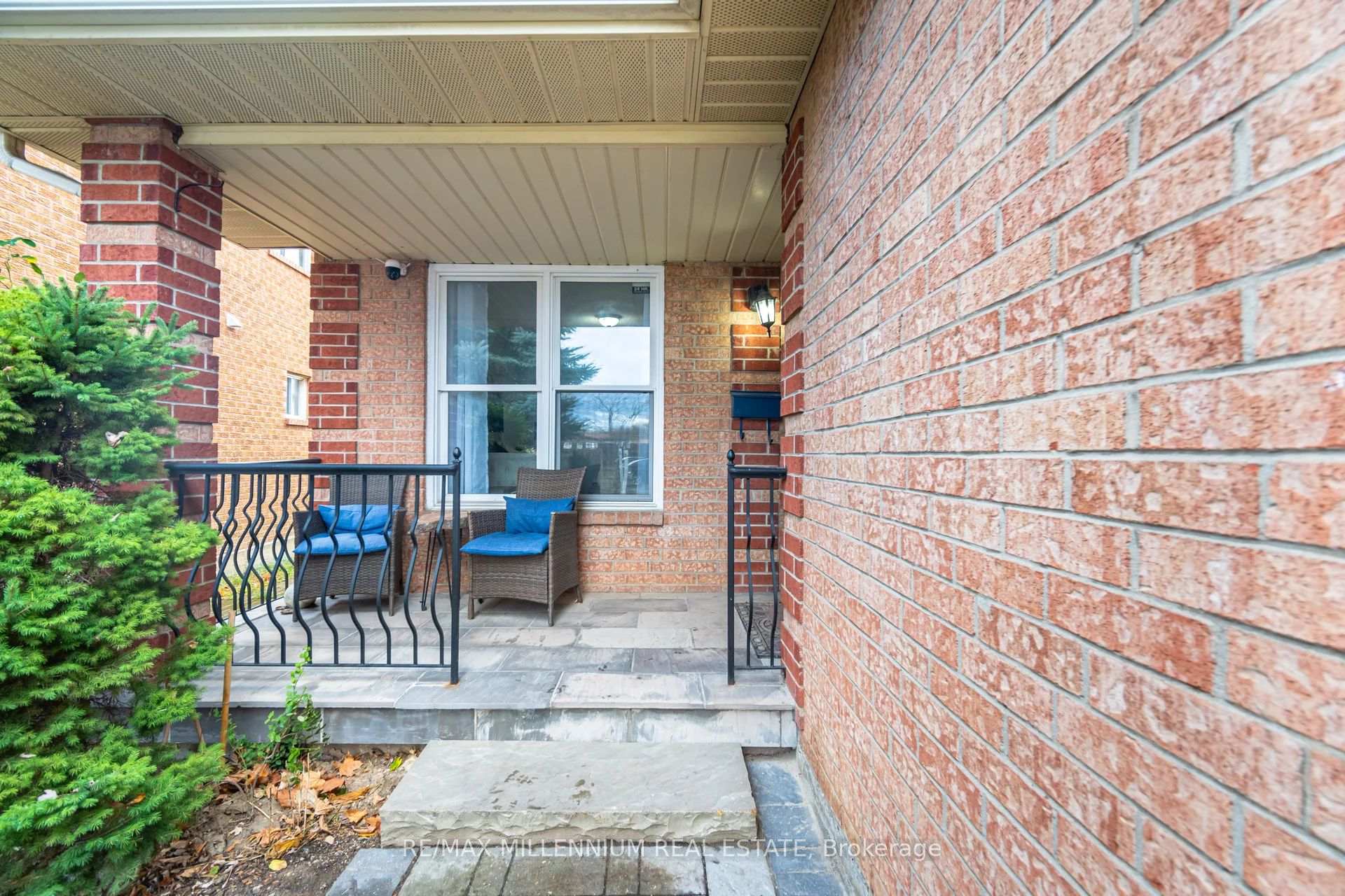 Photo 12 of 192 Conestoga Drive, Brampton, Heart Lake West — HOMEH
