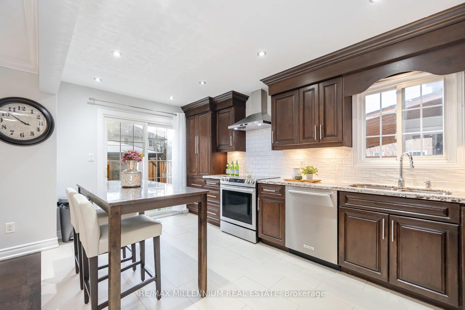 Photo 9 of 192 Conestoga Drive, Brampton, Heart Lake West — HOMEH