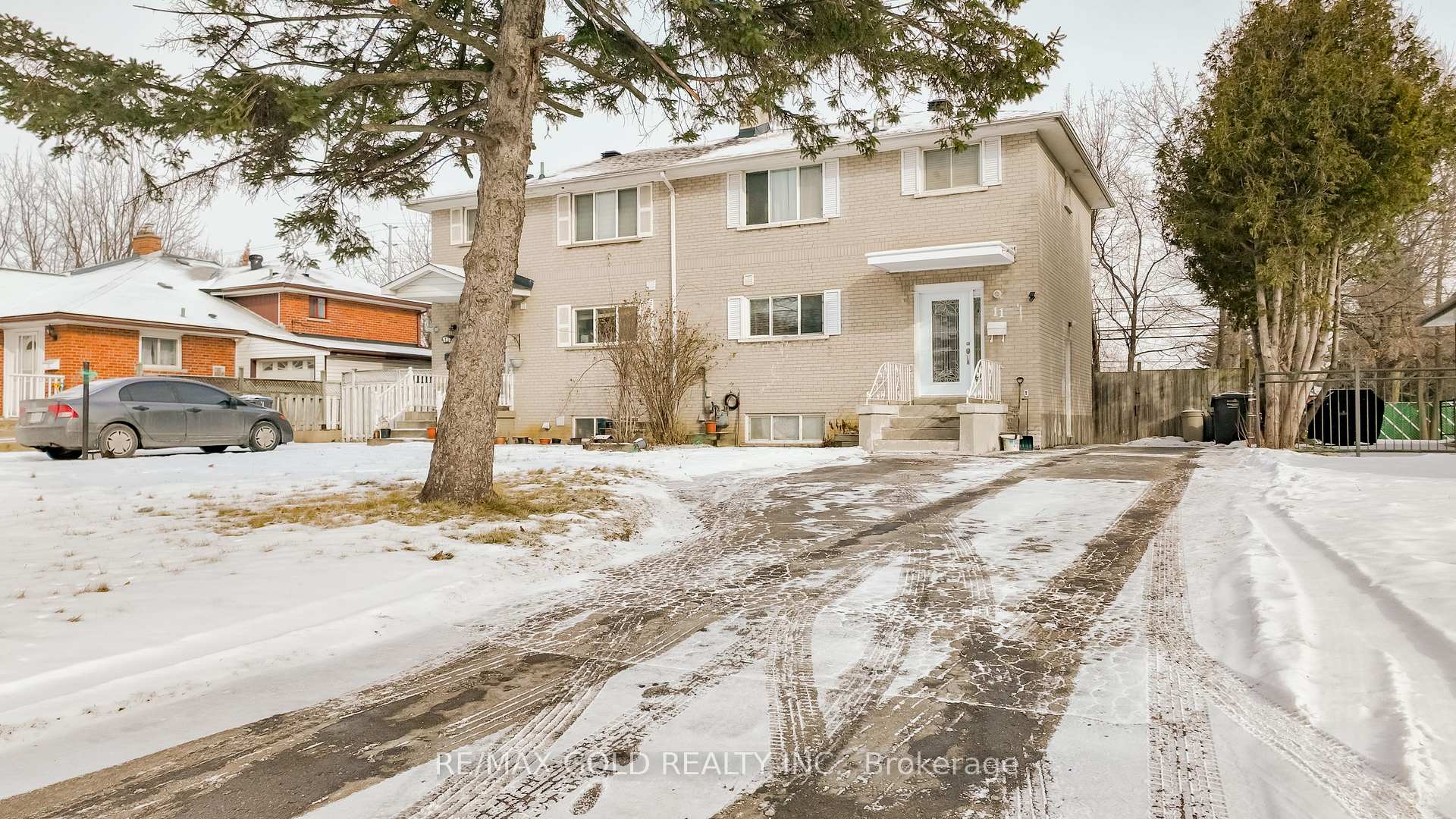 Front of 11 Autumn Boulevard