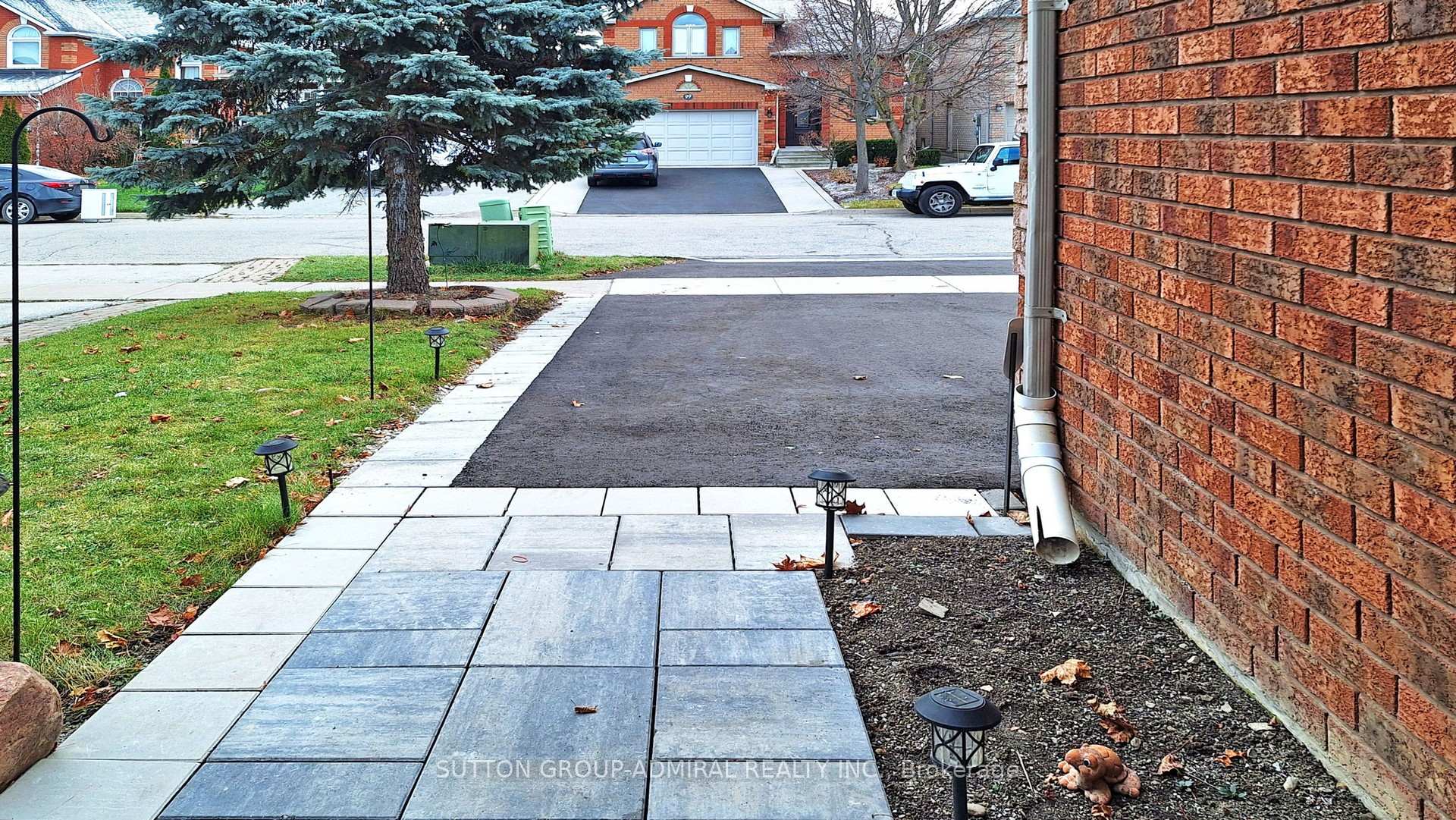 Photo 10 of 102 Fountainbridge Drive N, Caledon, Bolton East — HOMEH
