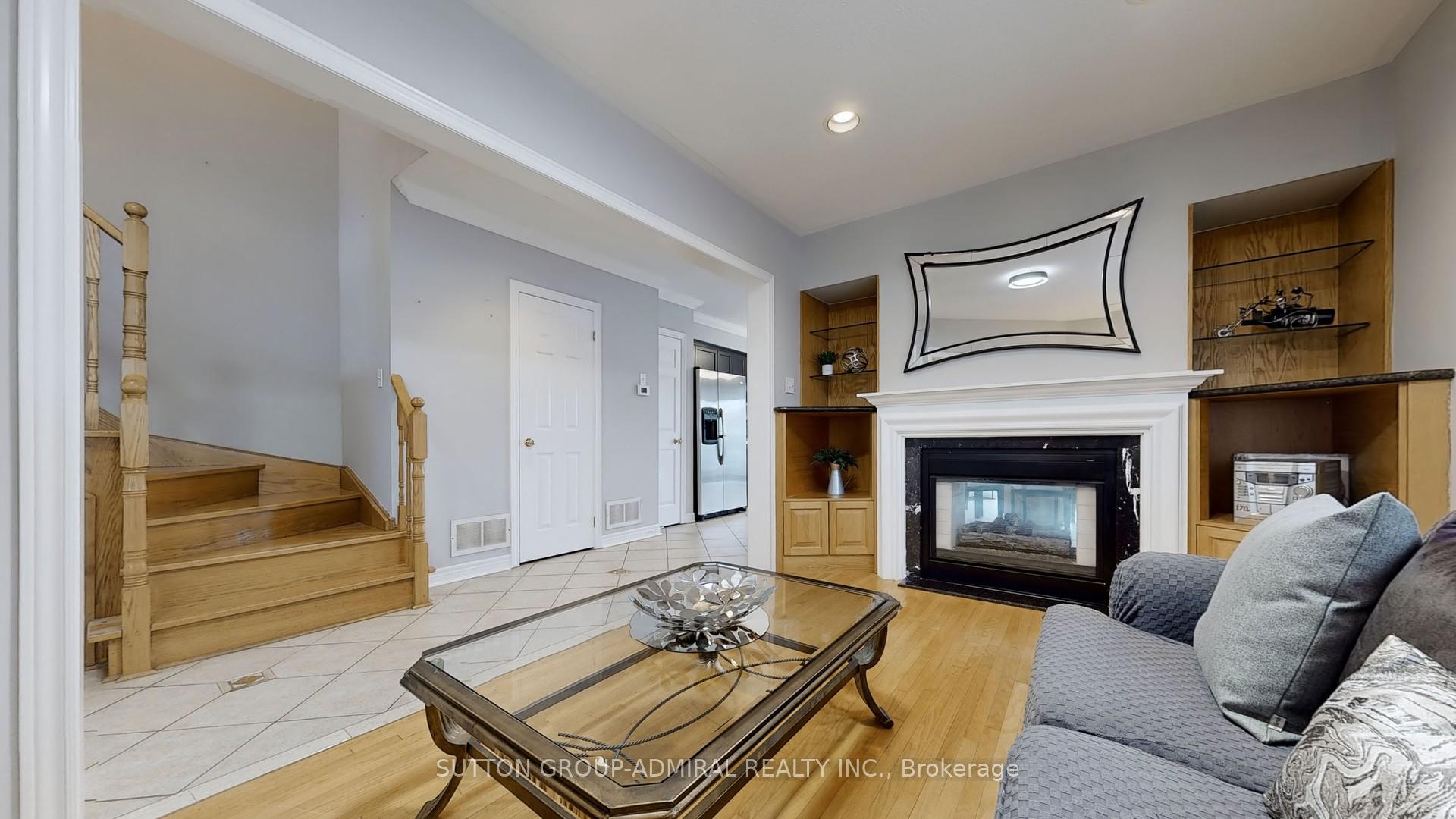 Photo 3 of 102 Fountainbridge Drive N, Caledon, Bolton East — HOMEH