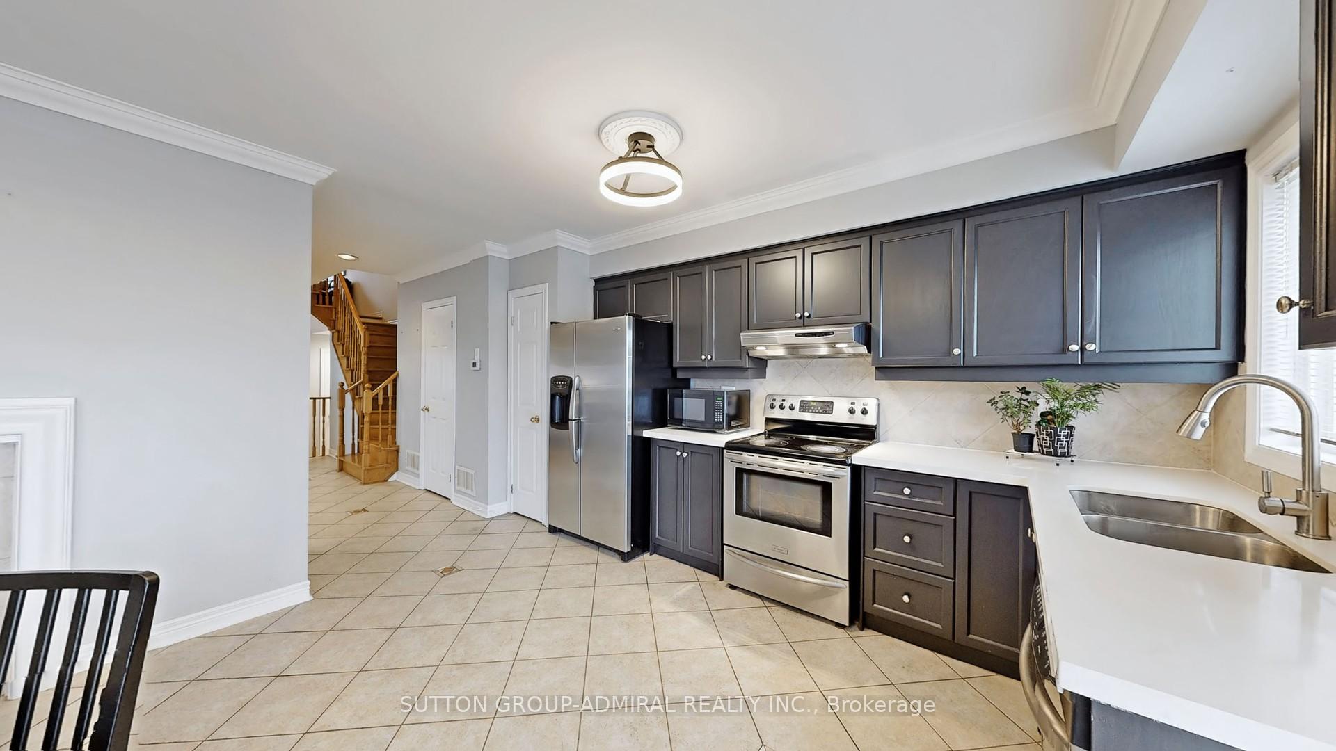 Photo 8 of 102 Fountainbridge Drive N, Caledon, Bolton East — HOMEH