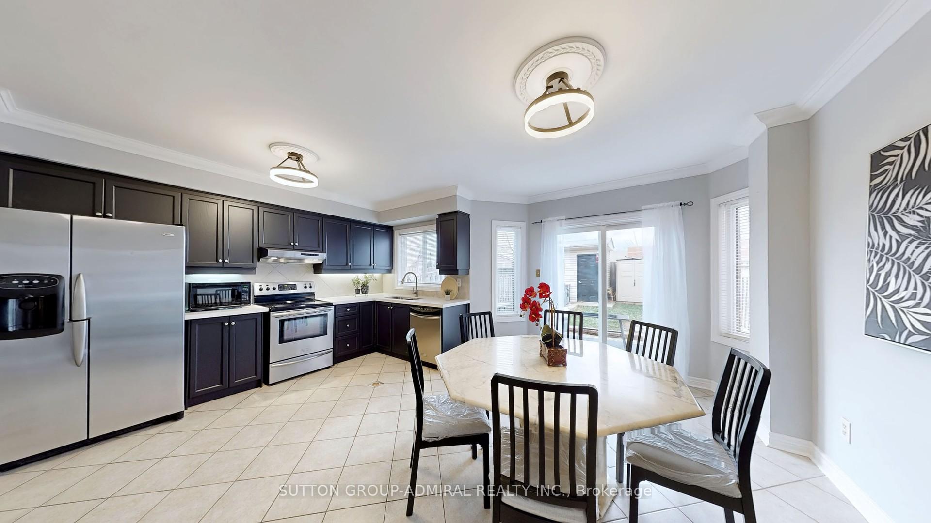 Photo 6 of 102 Fountainbridge Drive N, Caledon, Bolton East — HOMEH