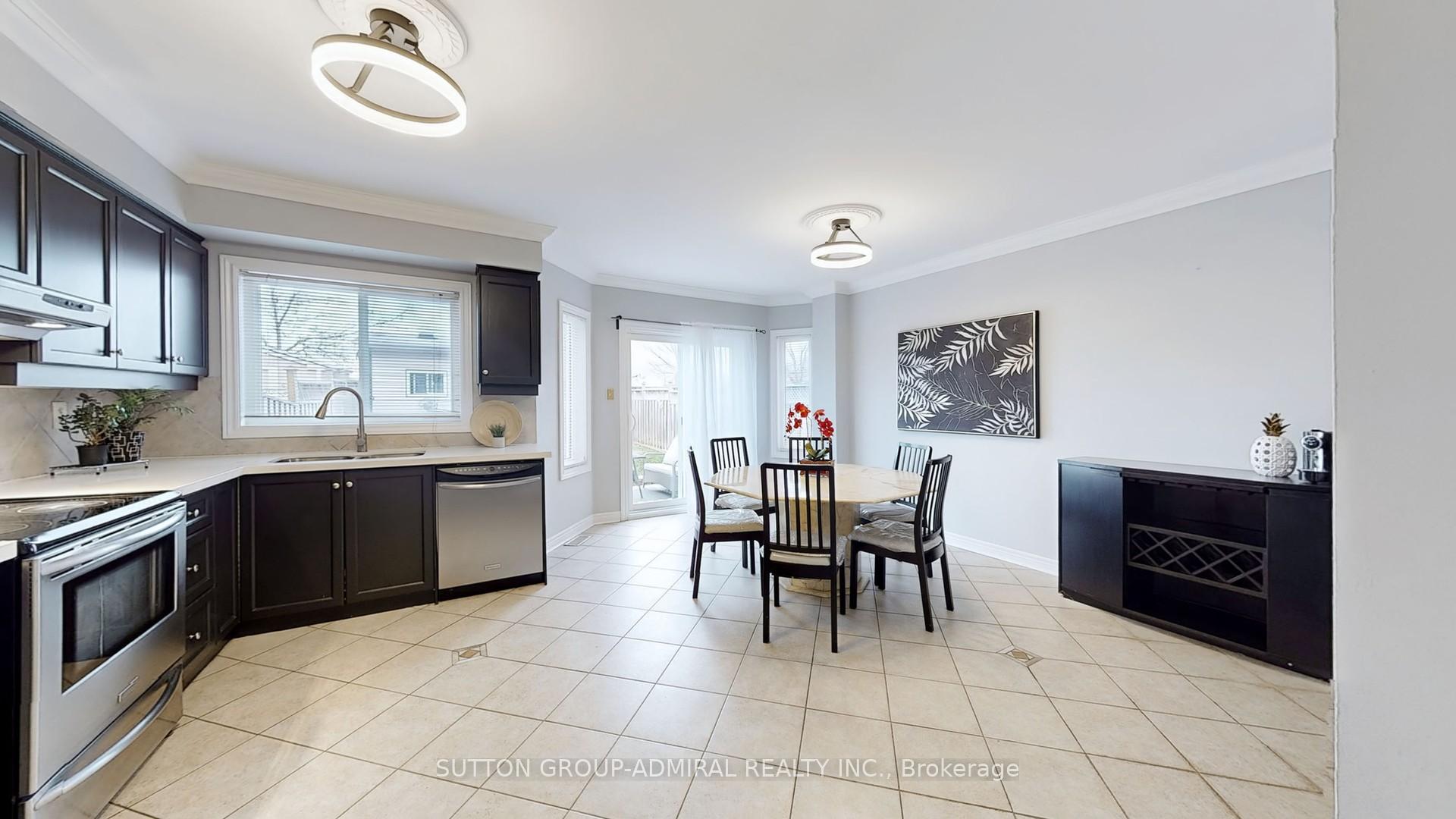Photo 4 of 102 Fountainbridge Drive N, Caledon, Bolton East — HOMEH