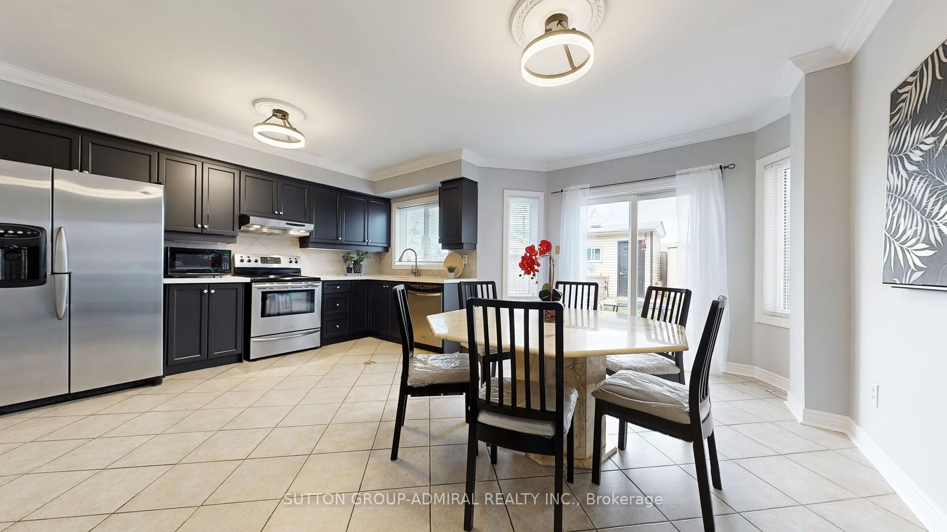 Photo 11 of 102 Fountainbridge Drive N, Caledon, Bolton East — HOMEH