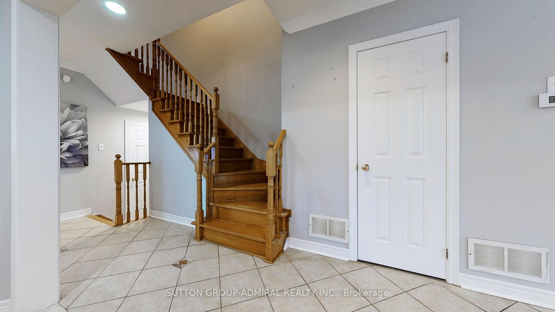 Photo 7 of 102 Fountainbridge Drive N, Caledon, Bolton East — HOMEH