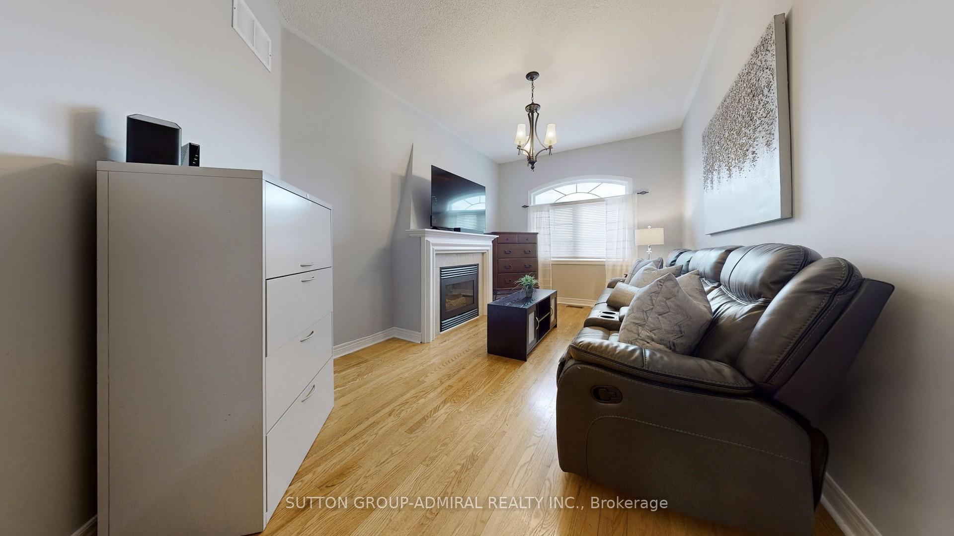 Photo 5 of 102 Fountainbridge Drive N, Caledon, Bolton East — HOMEH