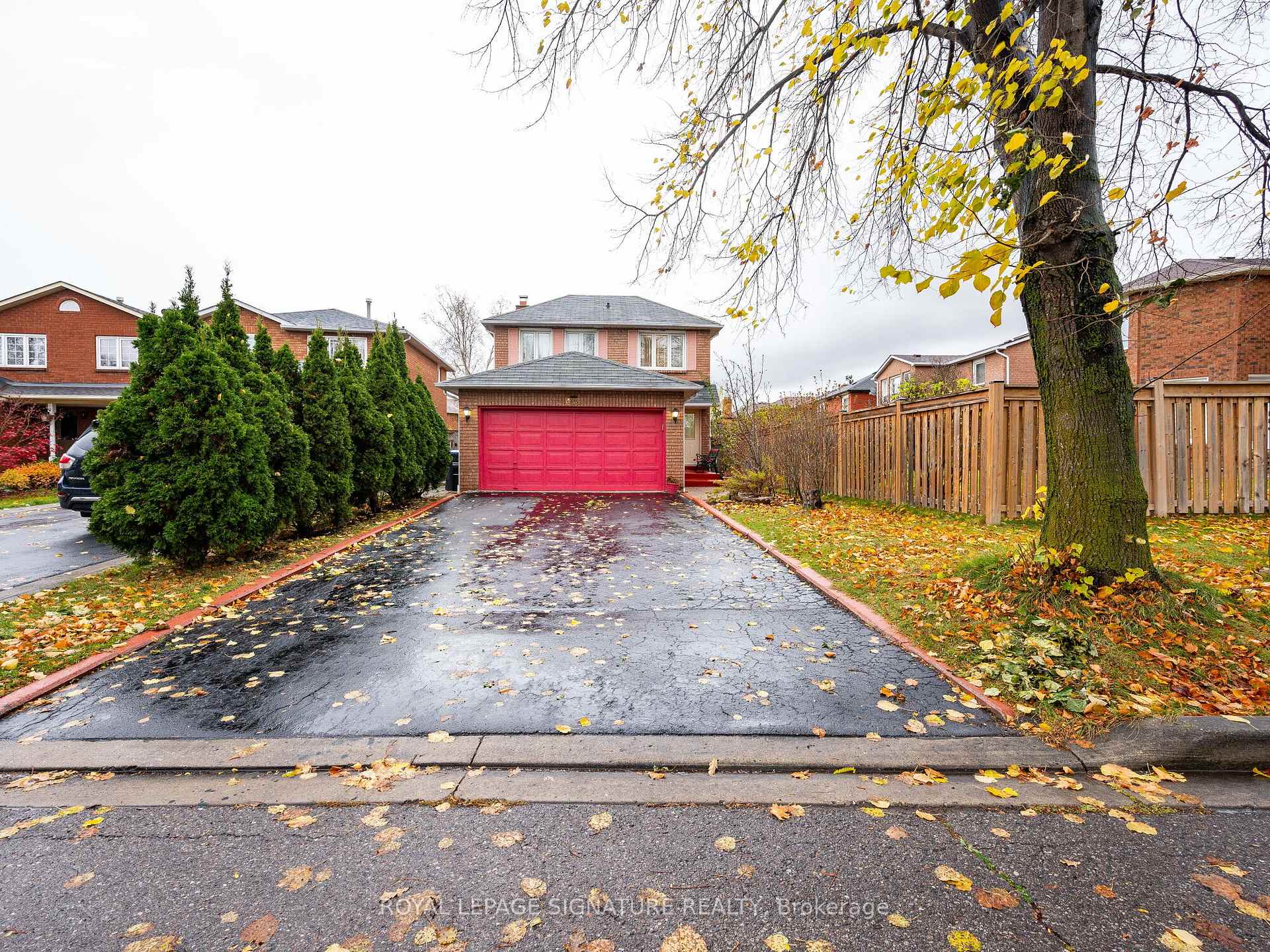 Photo 5 of 433 Tailfeather Crescent, Mississauga, Hurontario — HOMEH