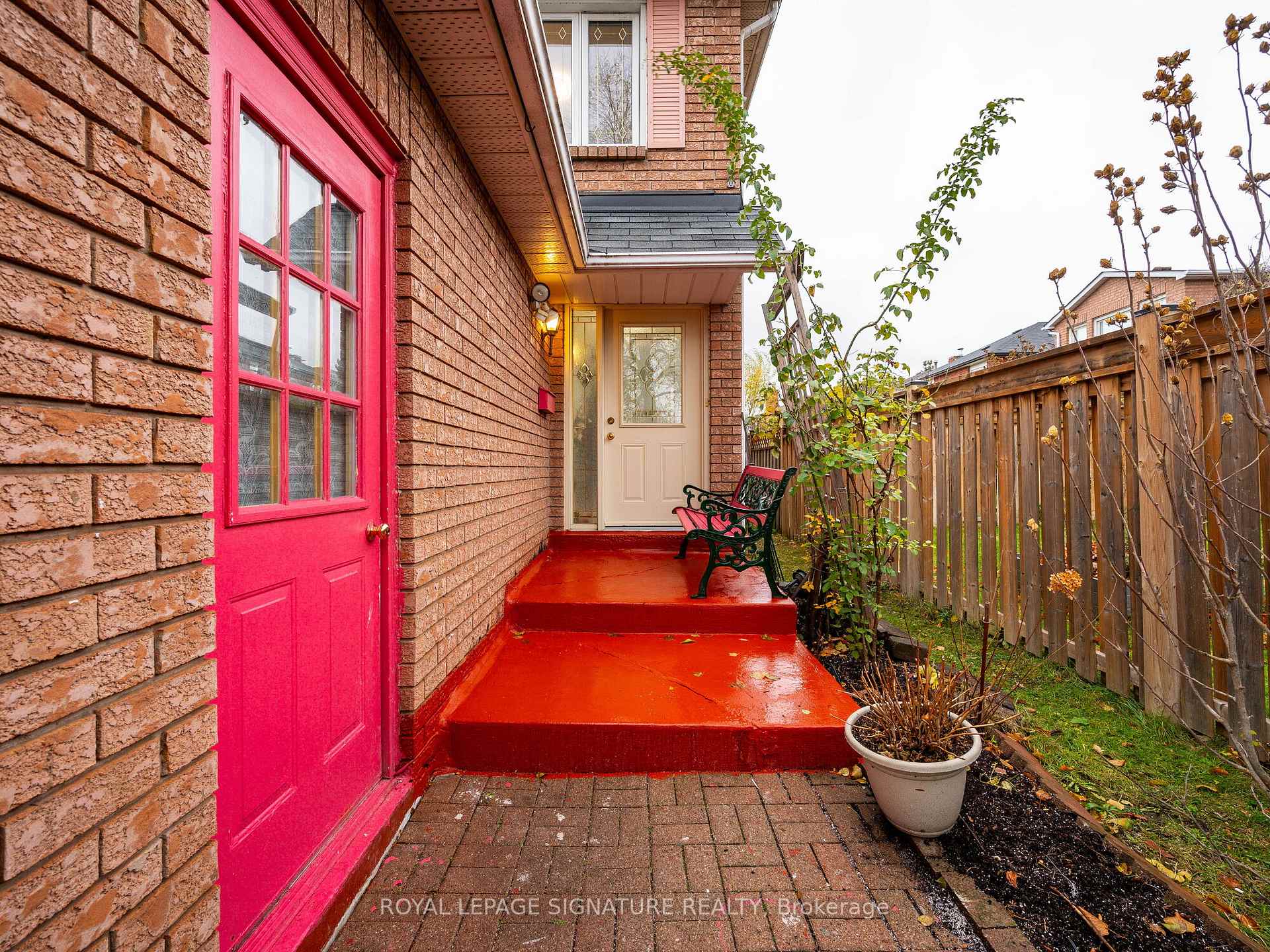 Photo 4 of 433 Tailfeather Crescent, Mississauga, Hurontario — HOMEH