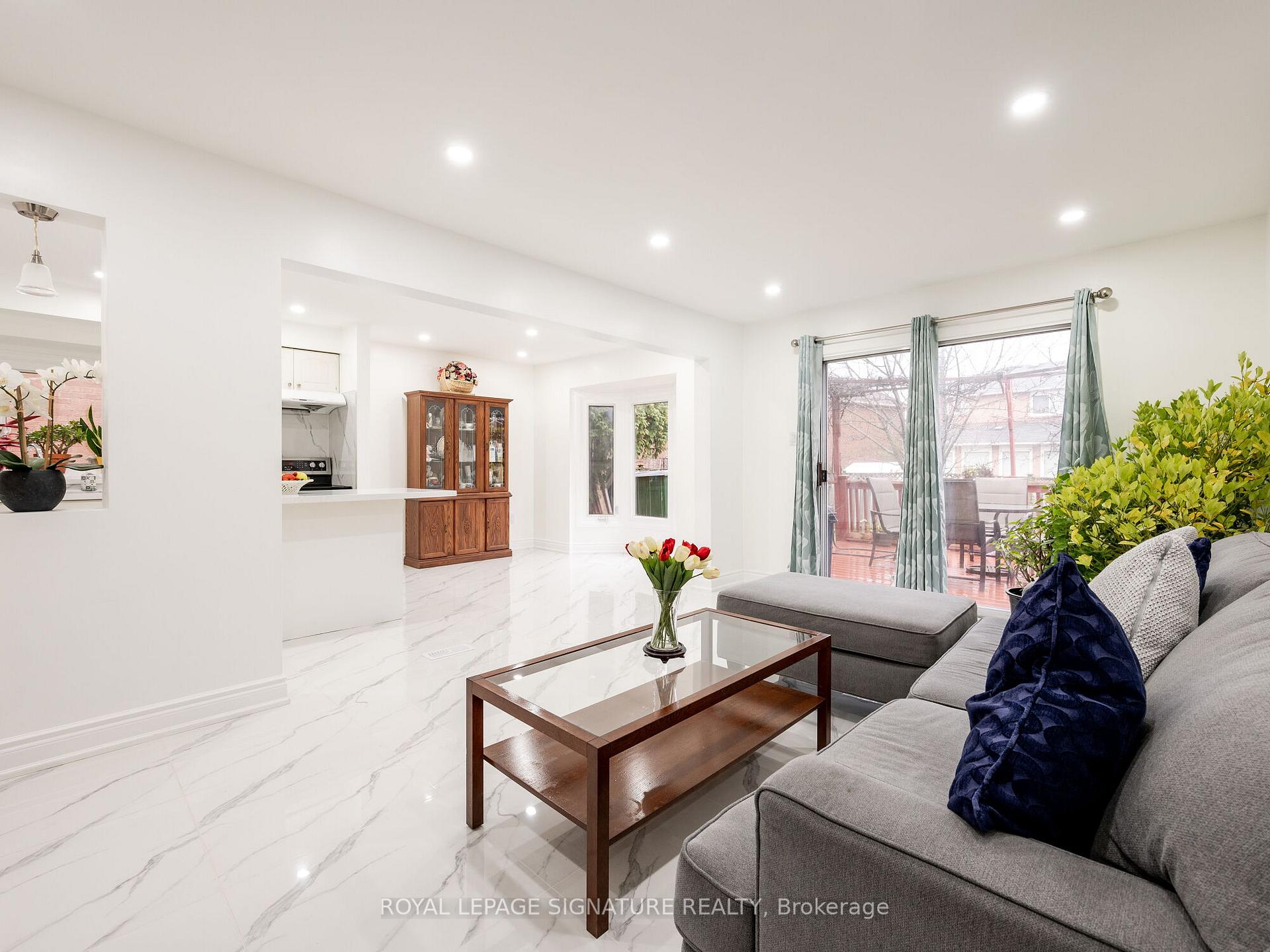 Photo 6 of 433 Tailfeather Crescent, Mississauga, Hurontario — HOMEH