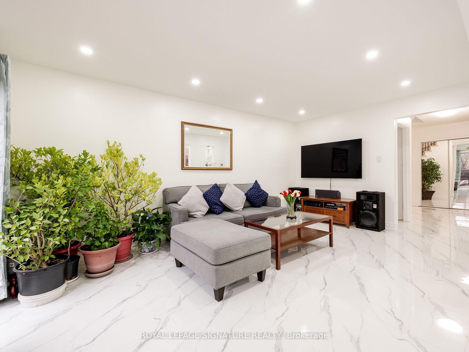 Photo 15 of 433 Tailfeather Crescent, Mississauga, Hurontario — HOMEH