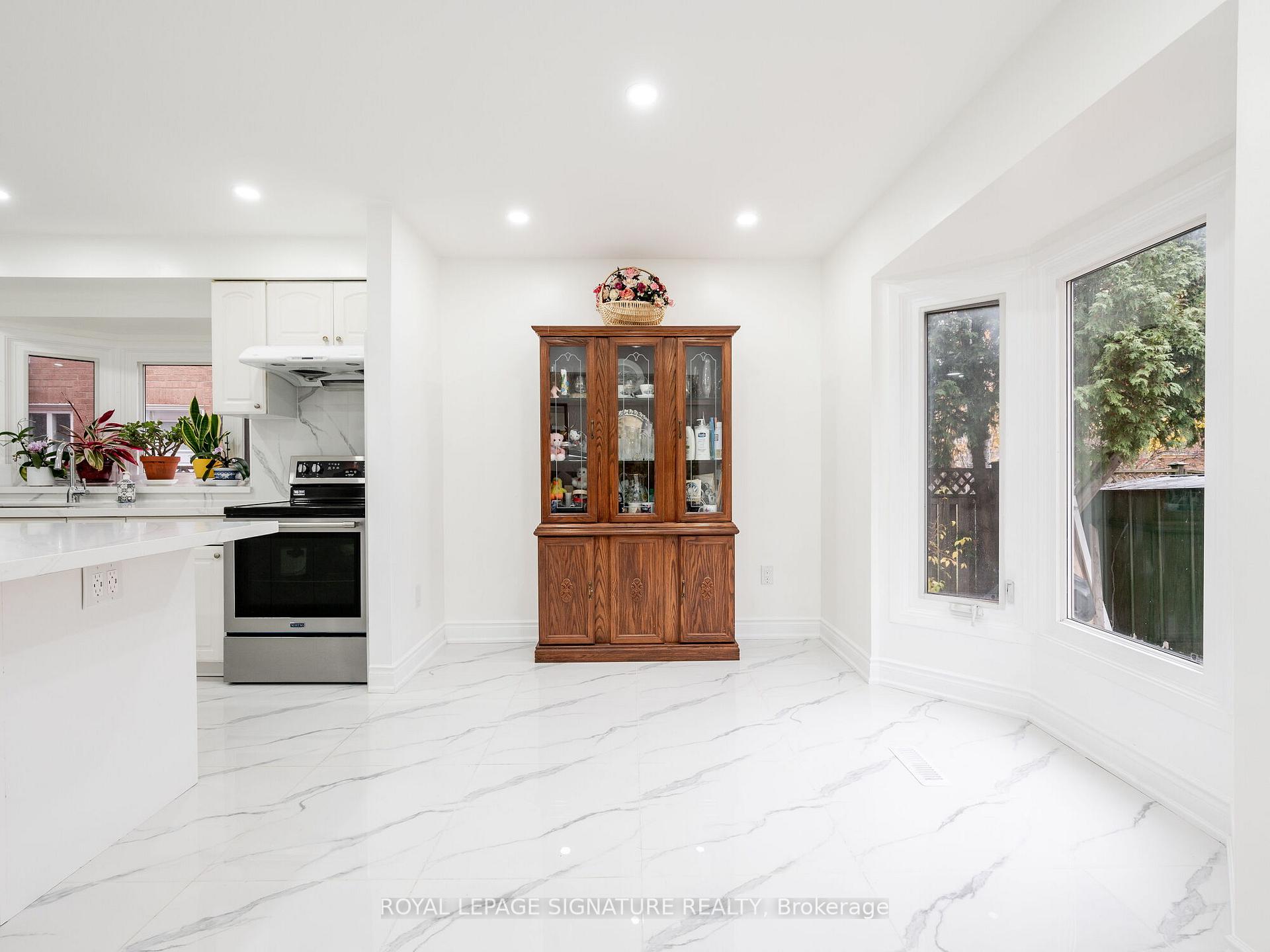 Photo 14 of 433 Tailfeather Crescent, Mississauga, Hurontario — HOMEH