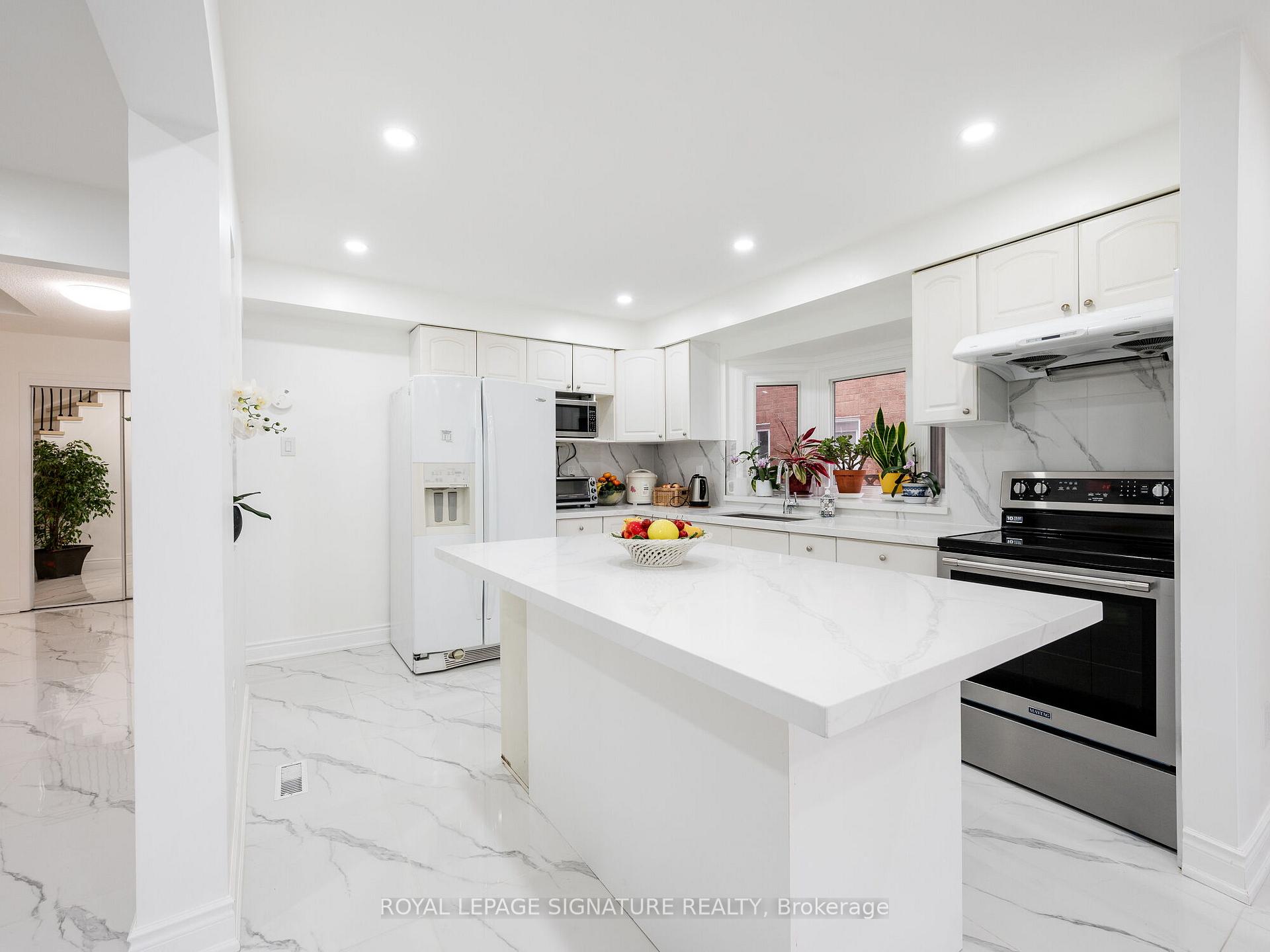Photo 12 of 433 Tailfeather Crescent, Mississauga, Hurontario — HOMEH