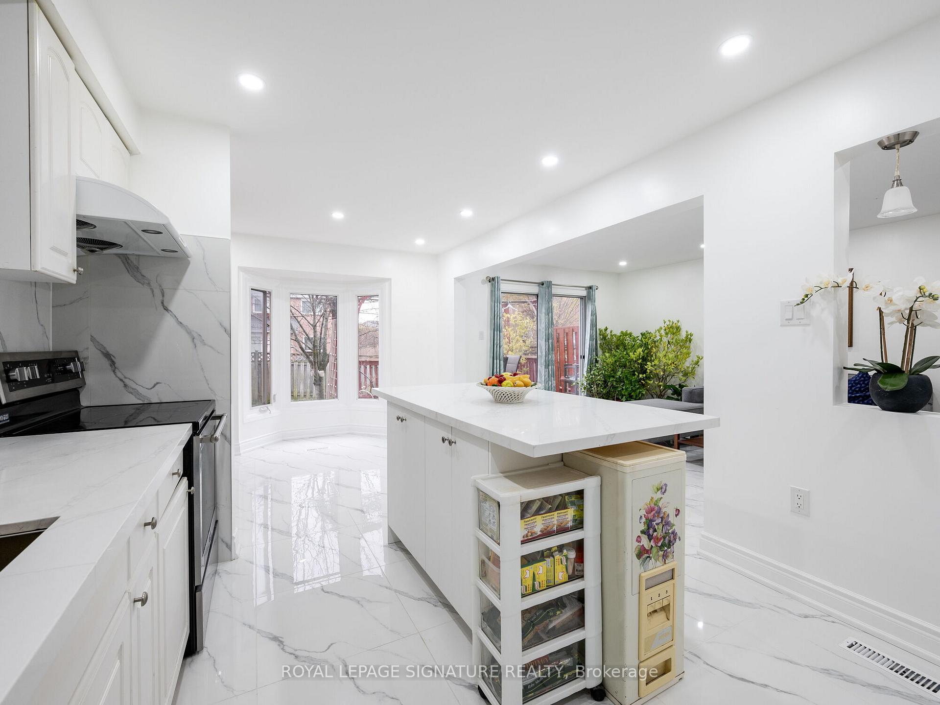 Photo 19 of 433 Tailfeather Crescent, Mississauga, Hurontario — HOMEH