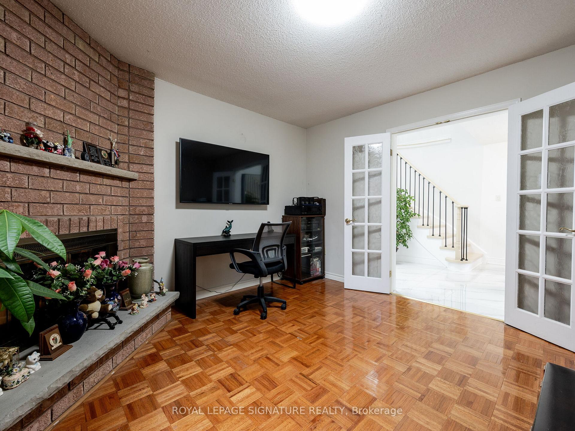 Photo 9 of 433 Tailfeather Crescent, Mississauga, Hurontario — HOMEH