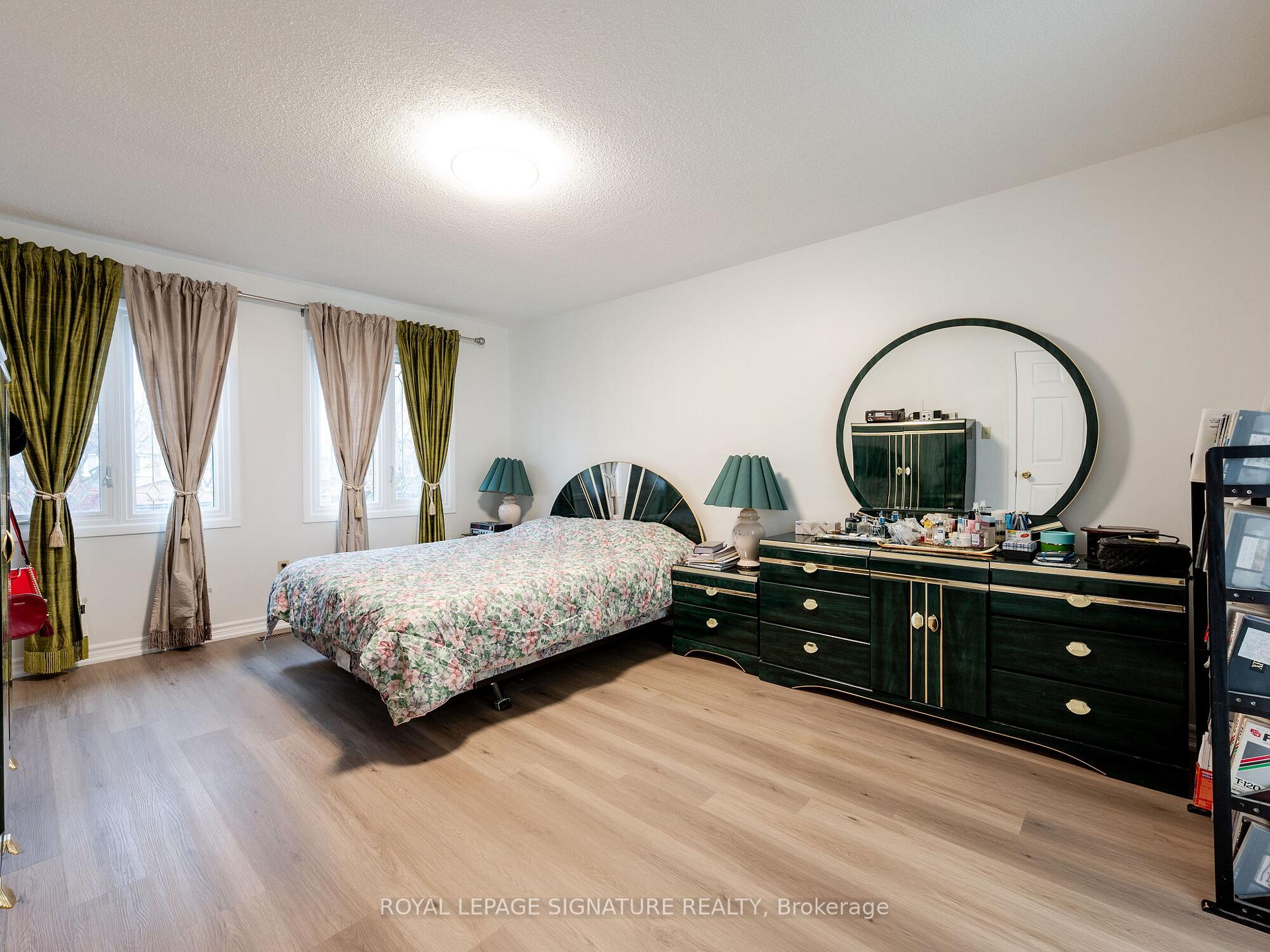 Photo 13 of 433 Tailfeather Crescent, Mississauga, Hurontario — HOMEH