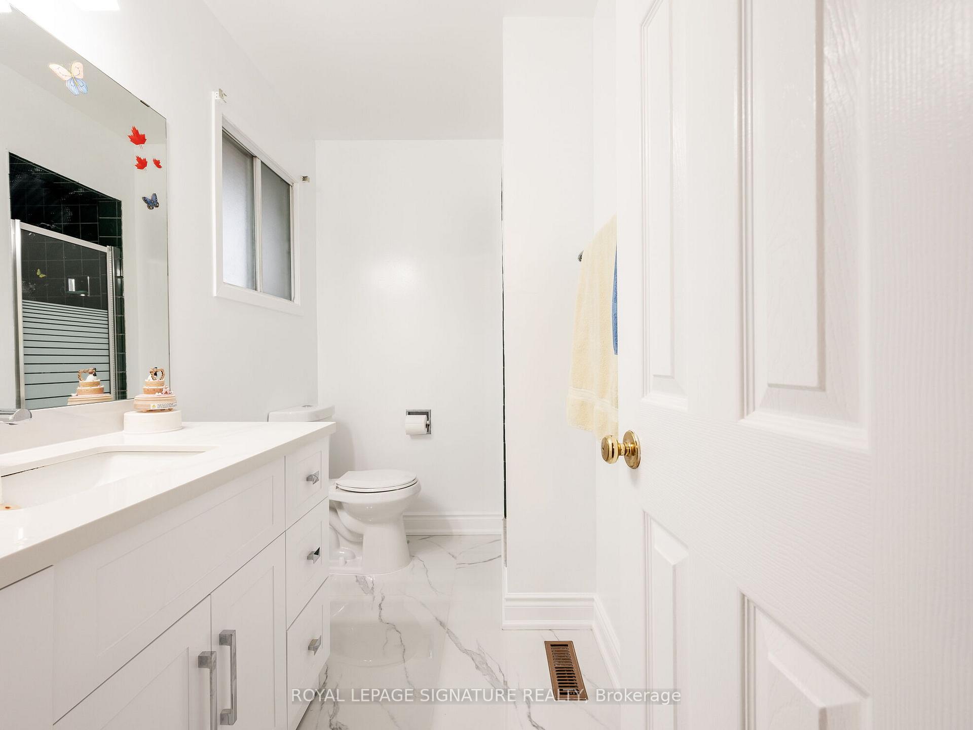 Photo 21 of 433 Tailfeather Crescent, Mississauga, Hurontario — HOMEH