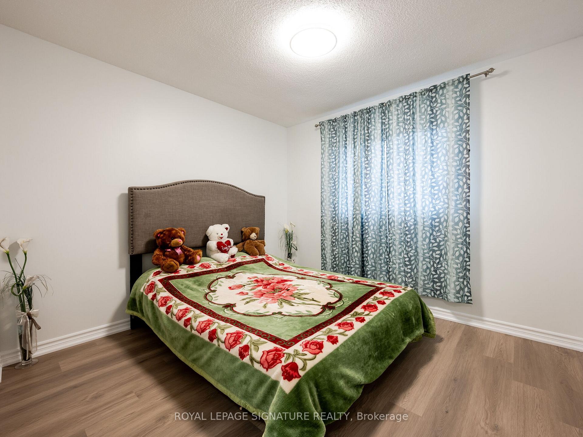 Photo 24 of 433 Tailfeather Crescent, Mississauga, Hurontario — HOMEH