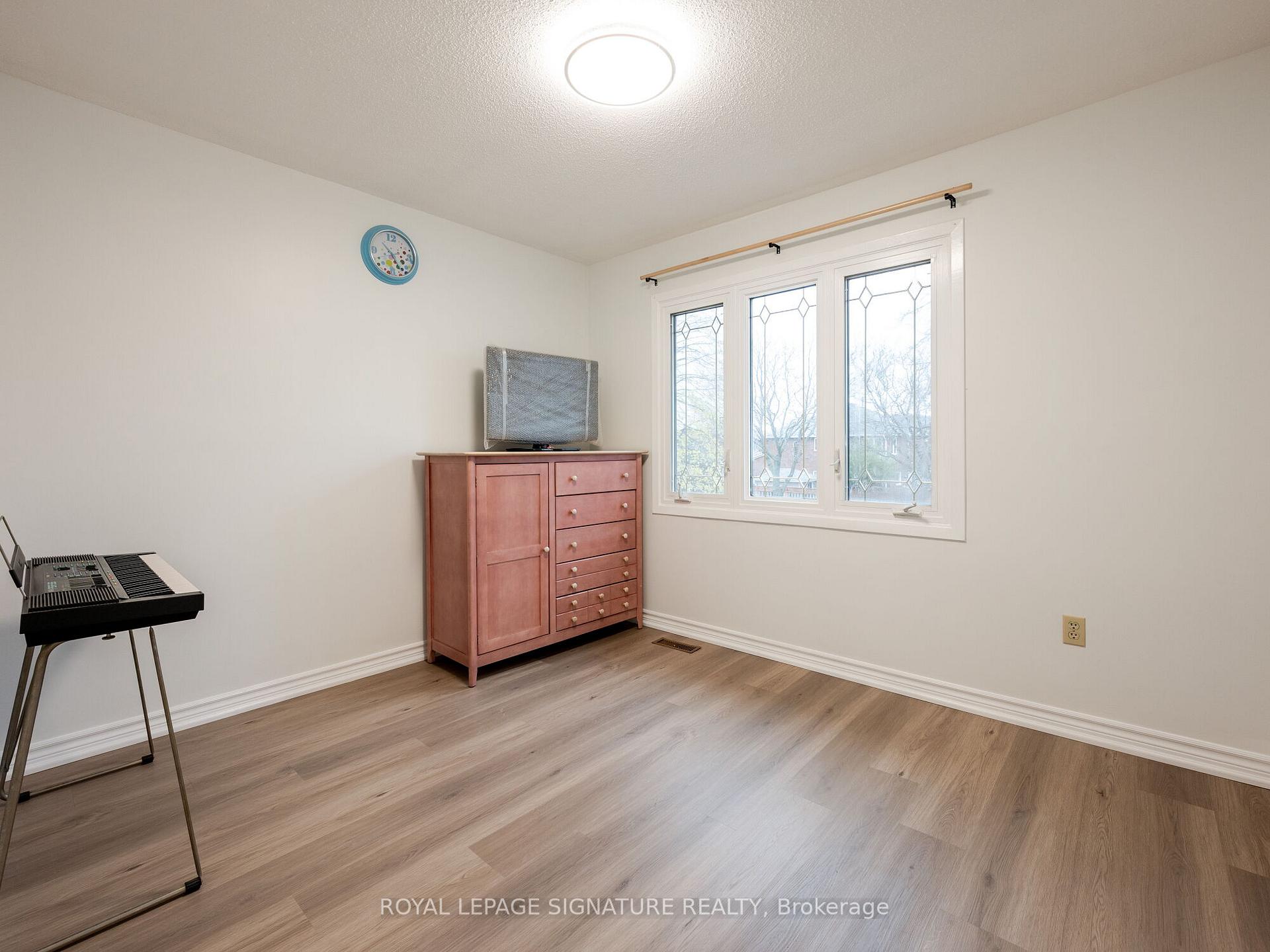 Photo 25 of 433 Tailfeather Crescent, Mississauga, Hurontario — HOMEH