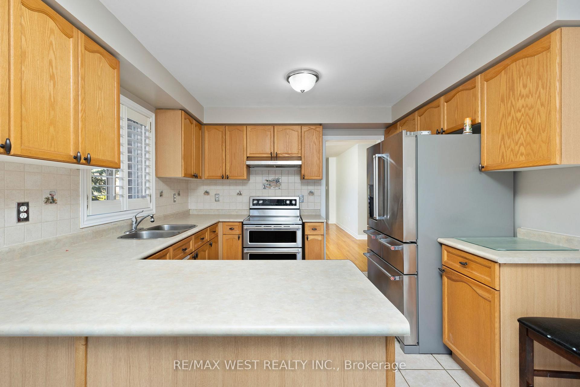 Photo 8 of 239 Emms Drive, Barrie, Holly — HOMEH
