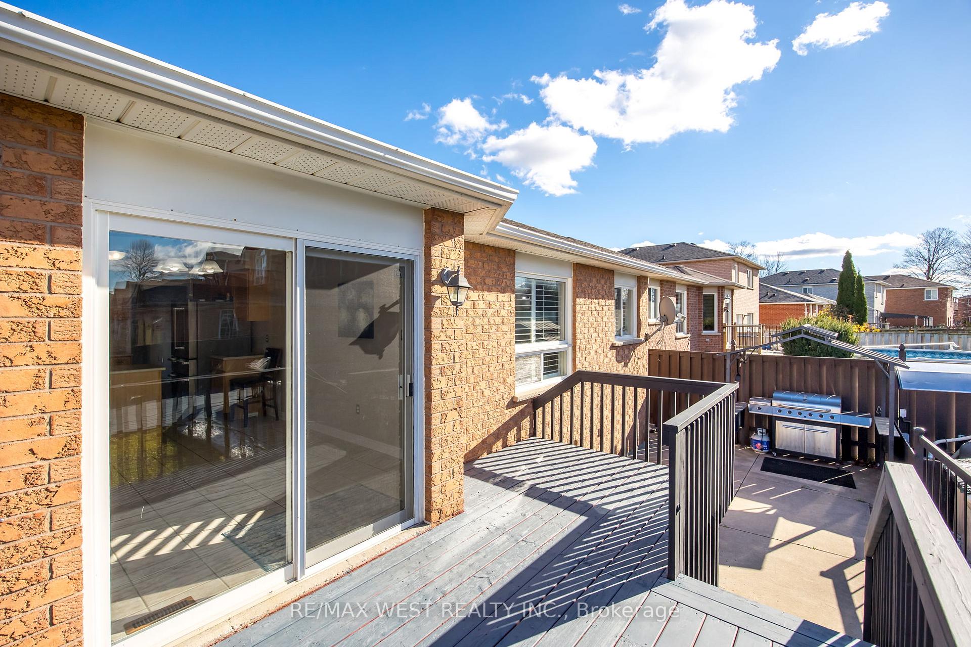 Photo 4 of 239 Emms Drive, Barrie, Holly — HOMEH