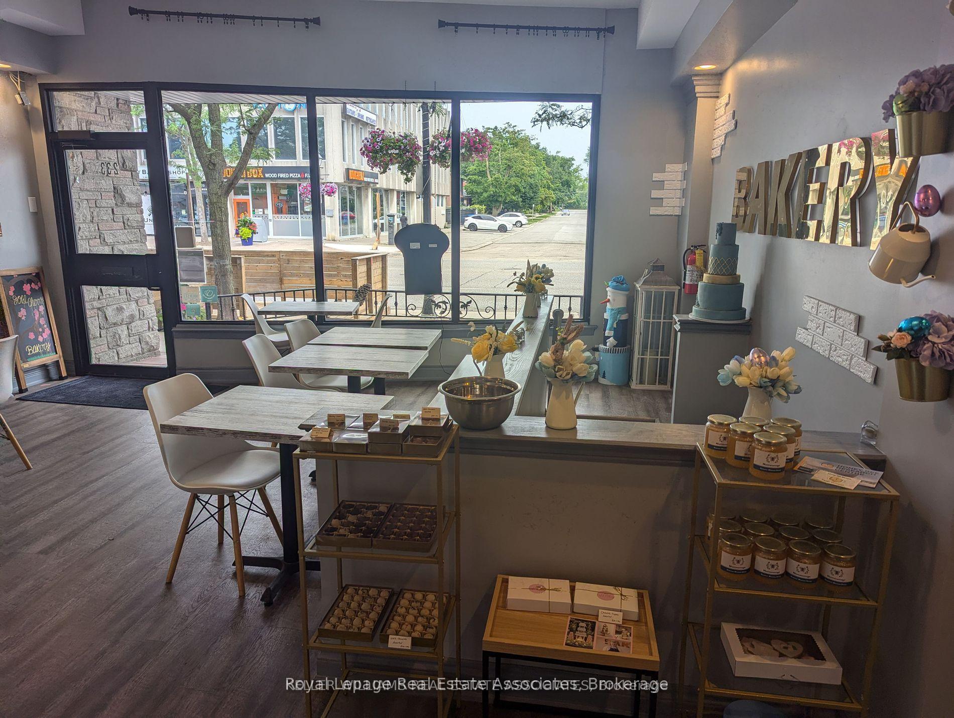 Photo 8 of 233 Lakeshore Road E, Mississauga, Port Credit — HOMEH