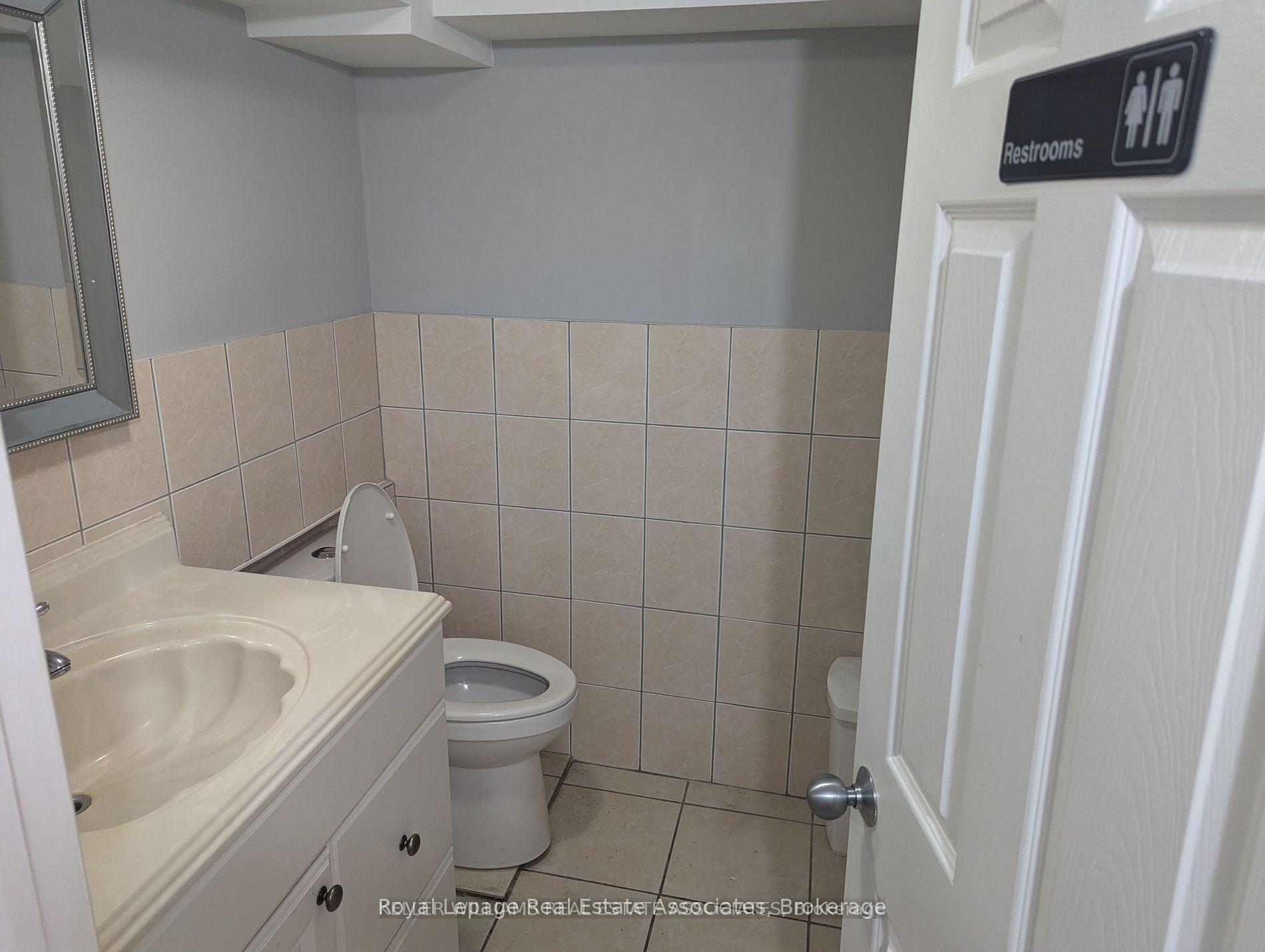 Photo 3 of 233 Lakeshore Road E, Mississauga, Port Credit — HOMEH