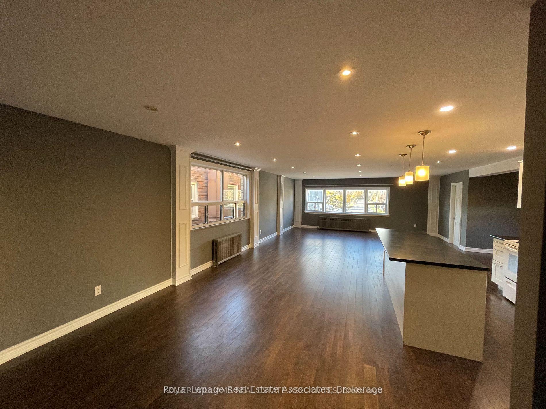 Photo 10 of 233 Lakeshore Road E, Mississauga, Port Credit — HOMEH