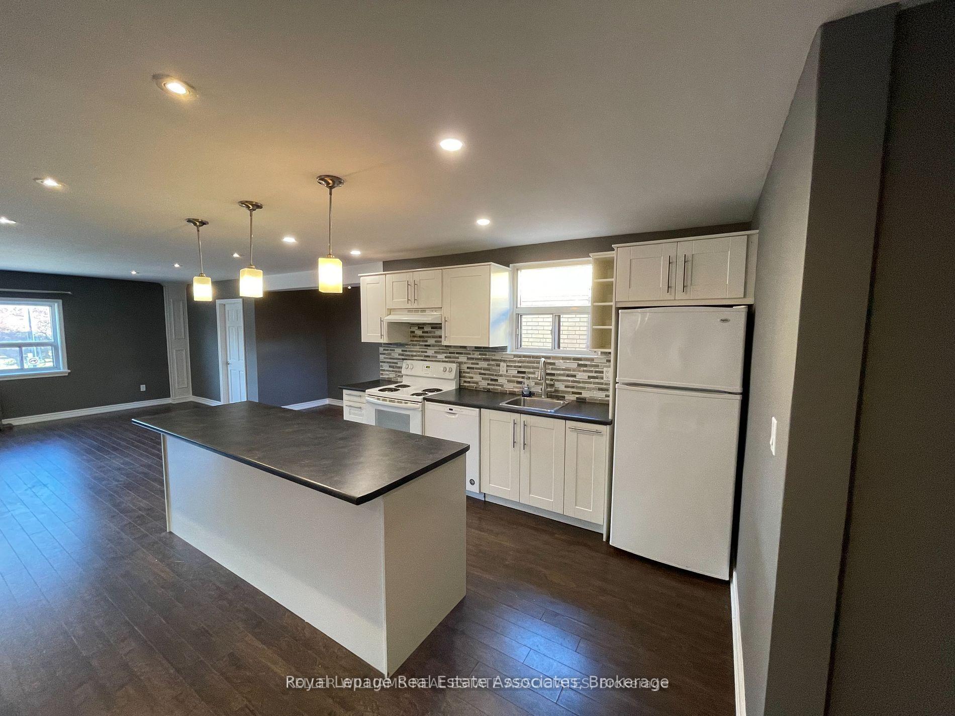 Photo 15 of 233 Lakeshore Road E, Mississauga, Port Credit — HOMEH