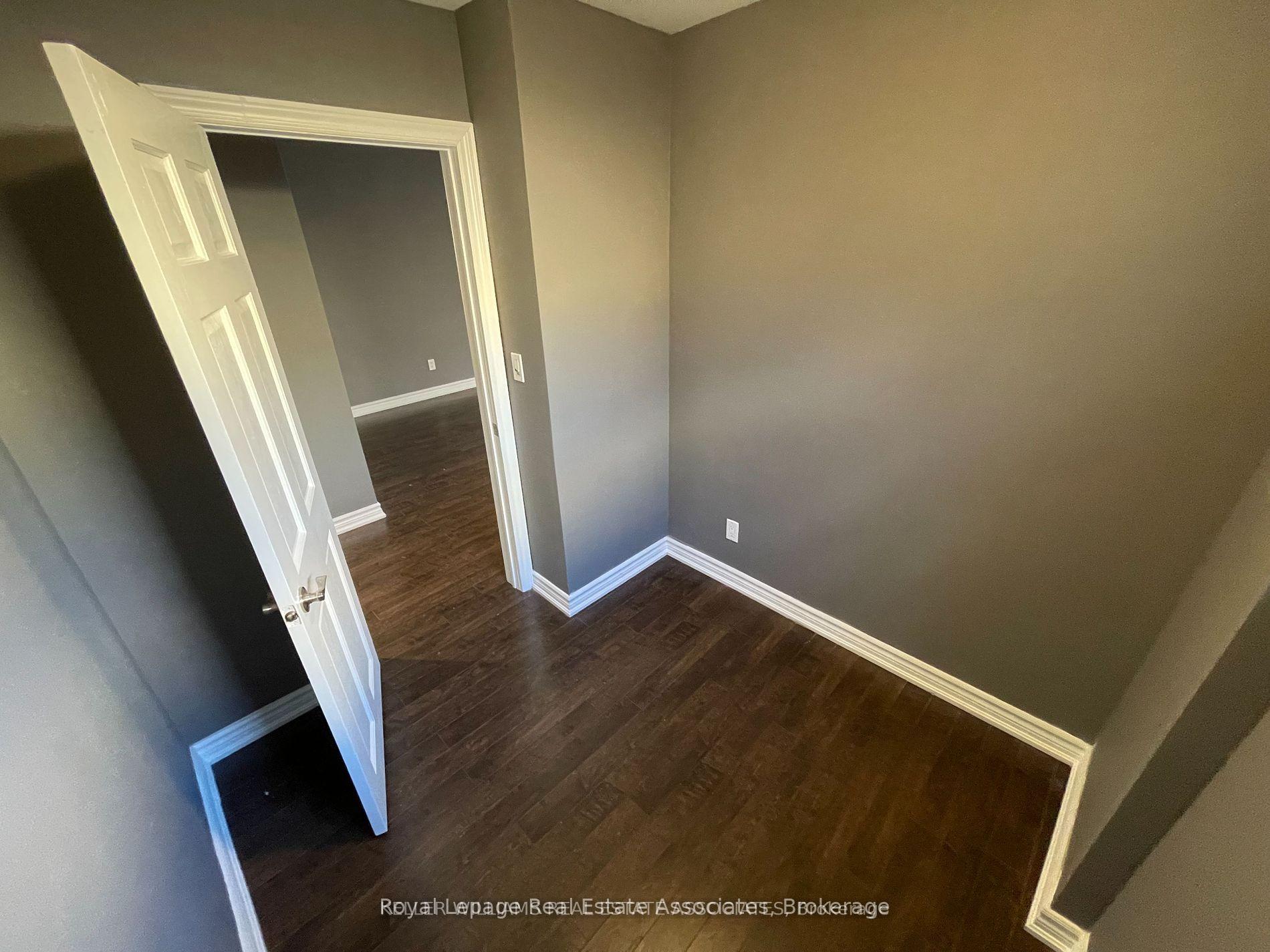 Photo 14 of 233 Lakeshore Road E, Mississauga, Port Credit — HOMEH