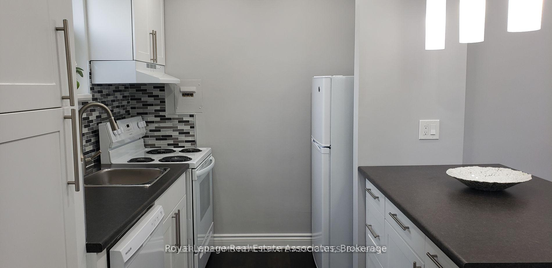 Photo 22 of 233 Lakeshore Road E, Mississauga, Port Credit — HOMEH