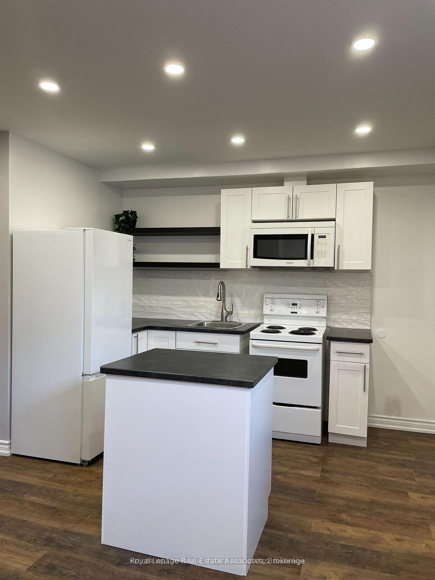 Photo 21 of 233 Lakeshore Road E, Mississauga, Port Credit — HOMEH