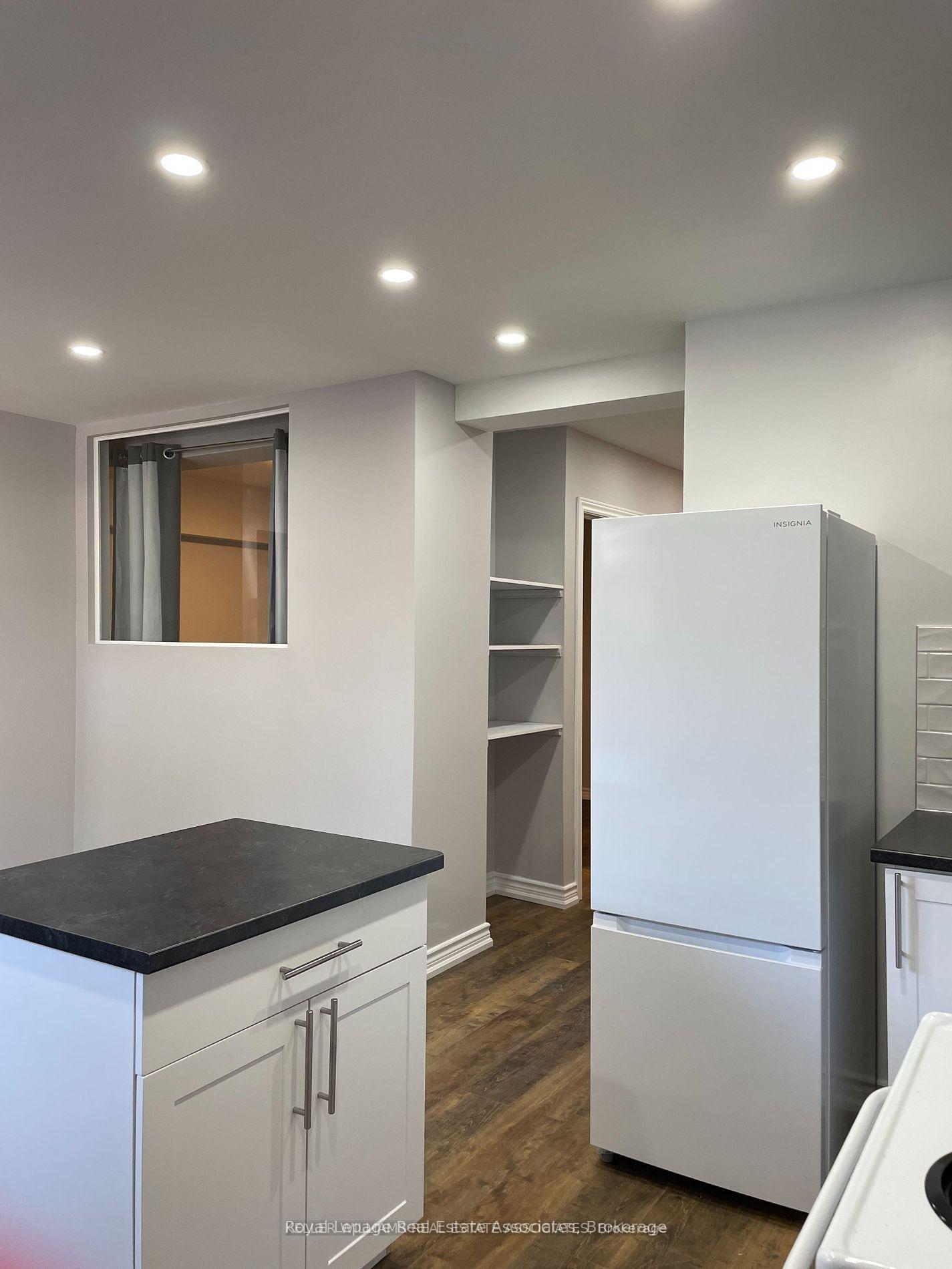 Photo 19 of 233 Lakeshore Road E, Mississauga, Port Credit — HOMEH